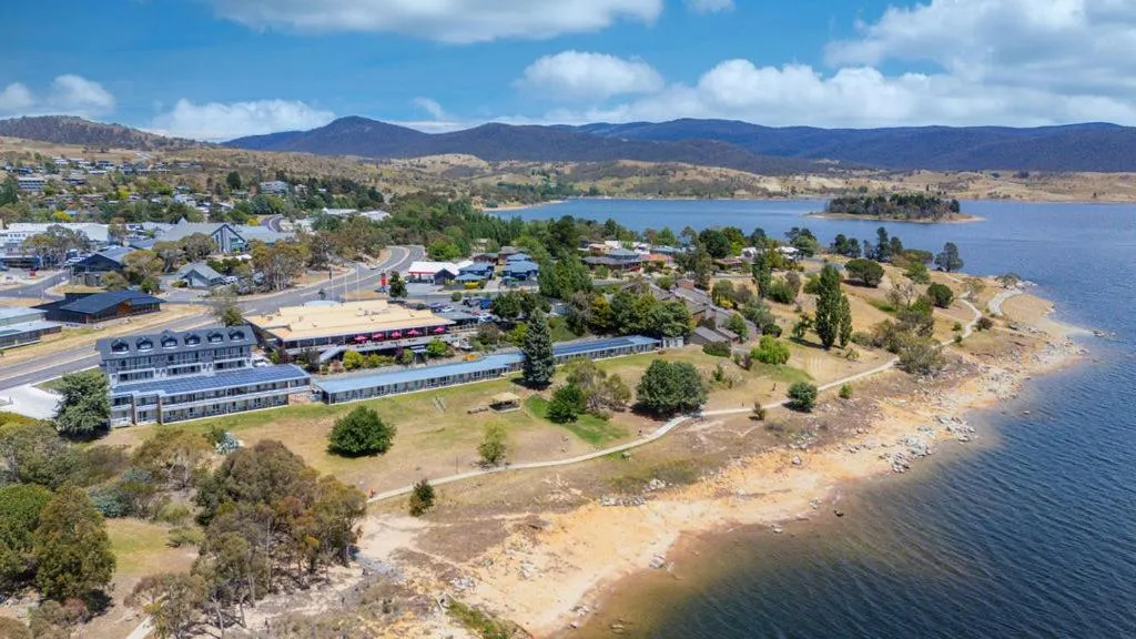 Lake Jindabyne Hotel