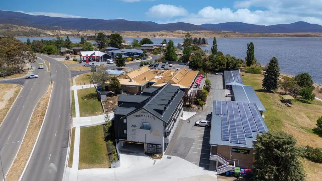 Lake Jindabyne Hotel