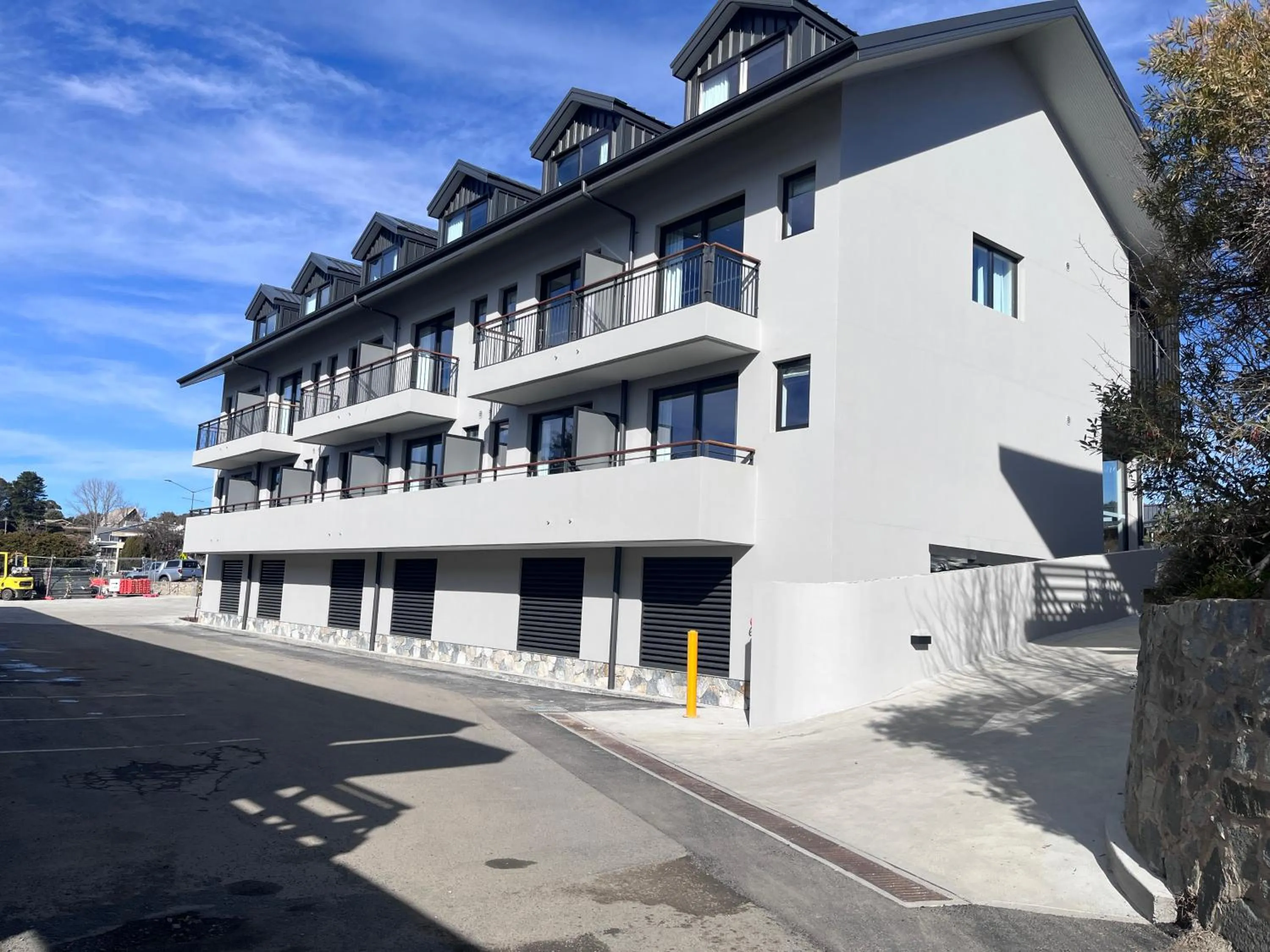 Property building in Lake Jindabyne Hotel