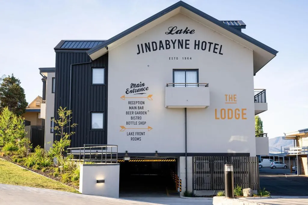 Lake Jindabyne Hotel