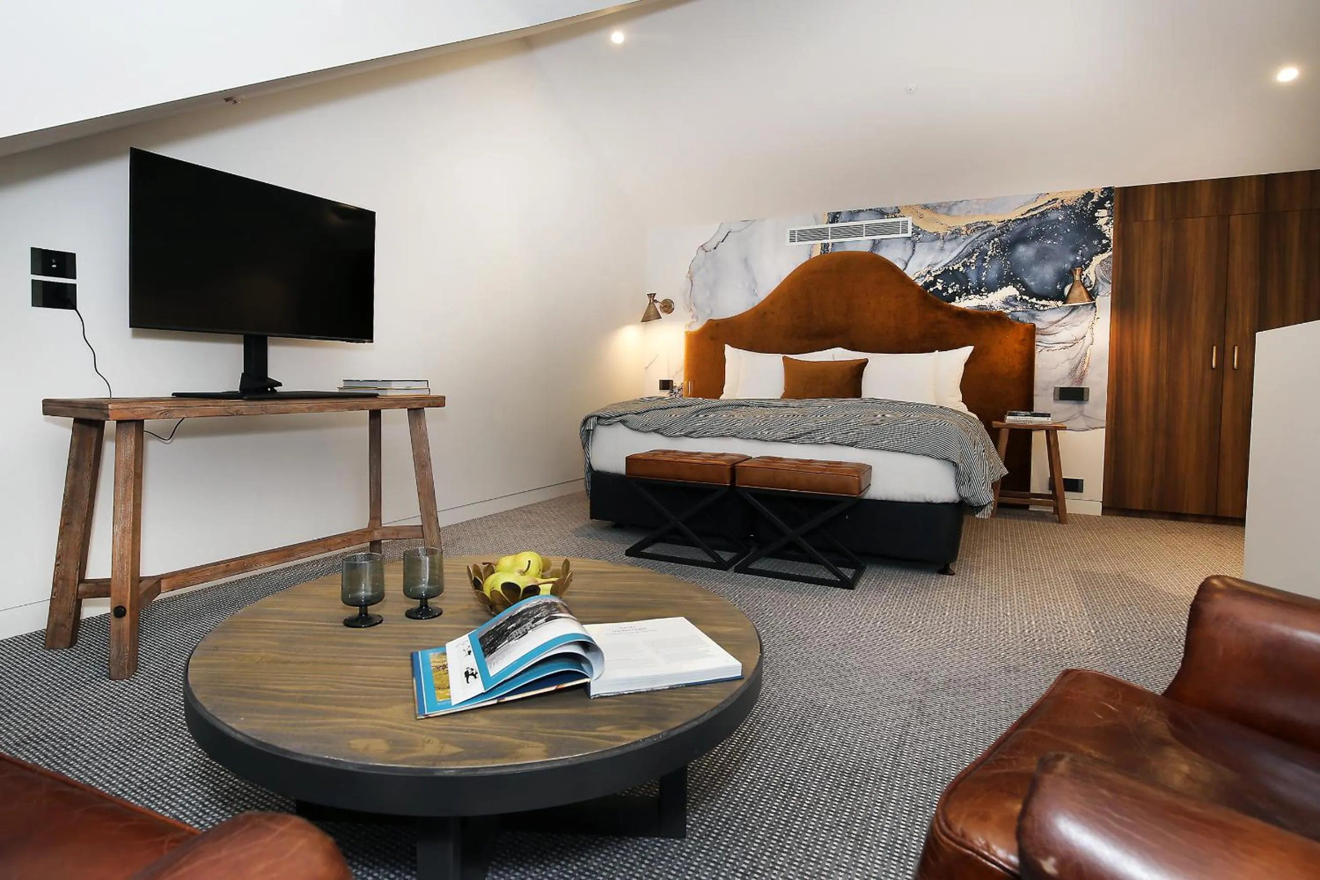 Bed in Lake Jindabyne Hotel