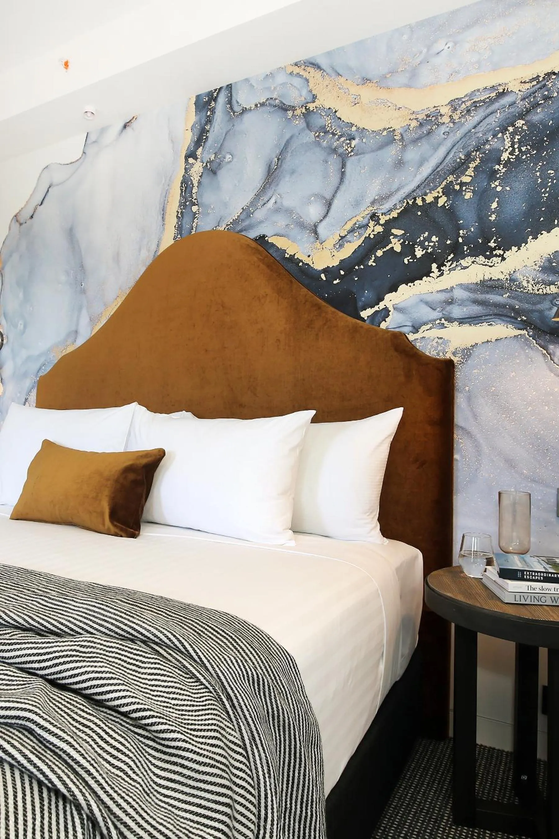 Bed in Lake Jindabyne Hotel