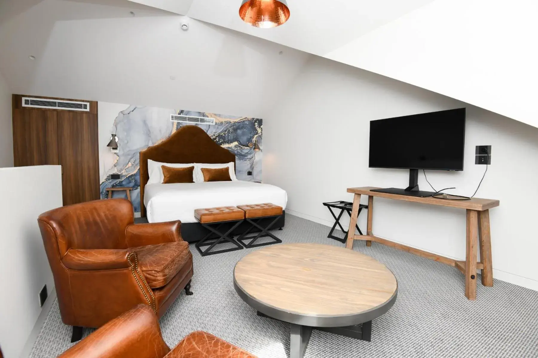 Deluxe King Suite in Lake Jindabyne Hotel Deluxe King Suite in Lake Jindabyne Hotel