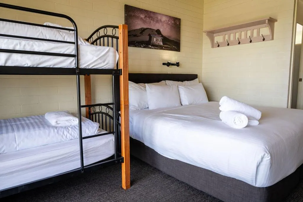Bed in Lake Jindabyne Hotel