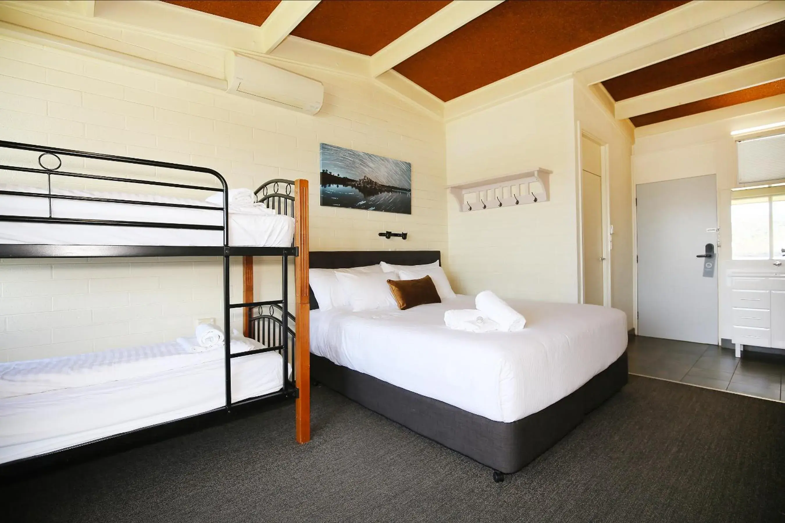 Double Room with Garden View in Lake Jindabyne Hotel Double Room with Garden View in Lake Jindabyne Hotel