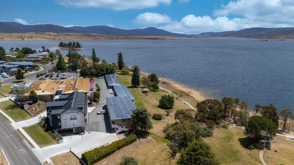 Lake Jindabyne Hotel