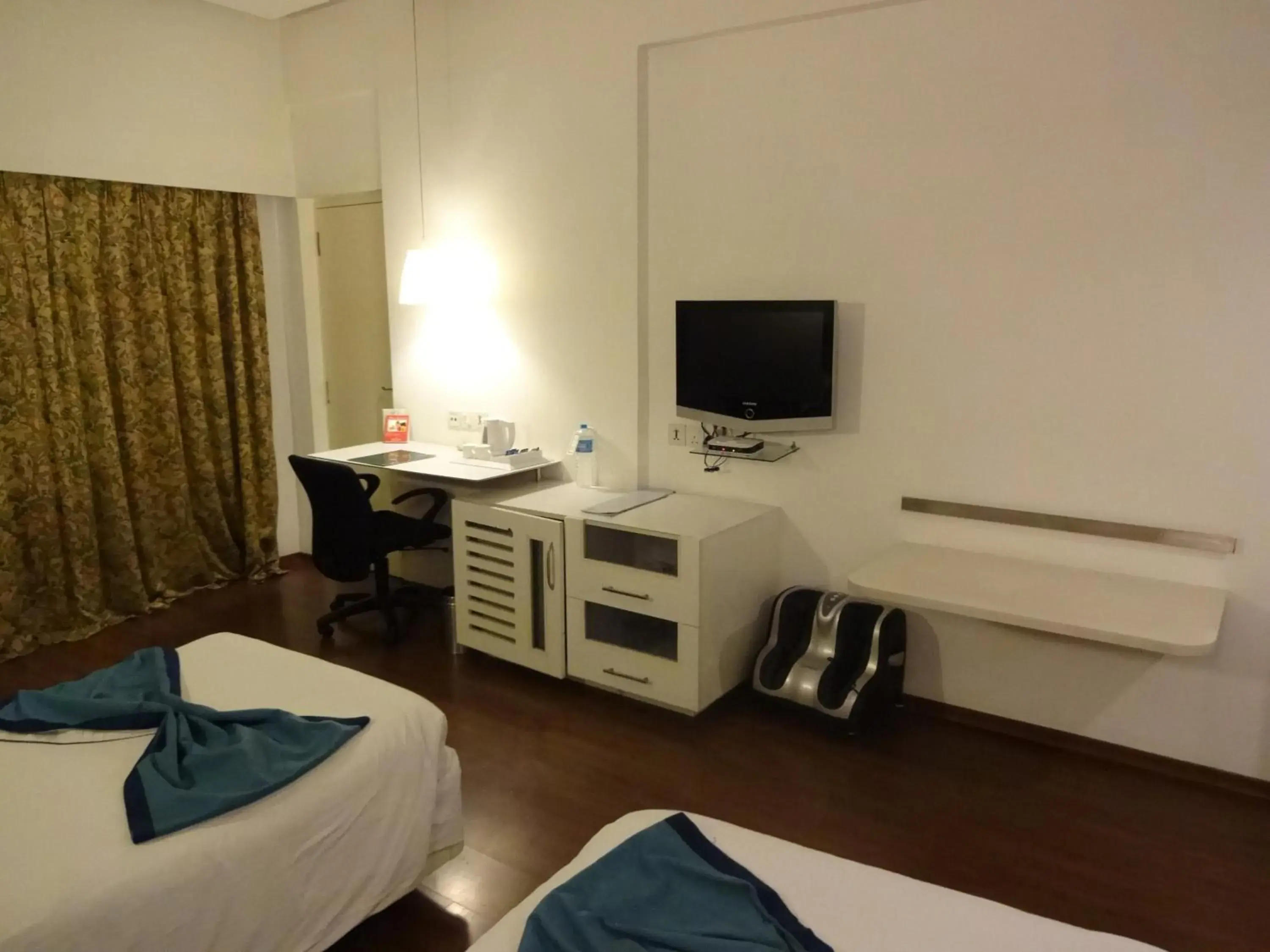 Decorative detail, Bed in The Central Court Decorative detail, Bed in The Central Court