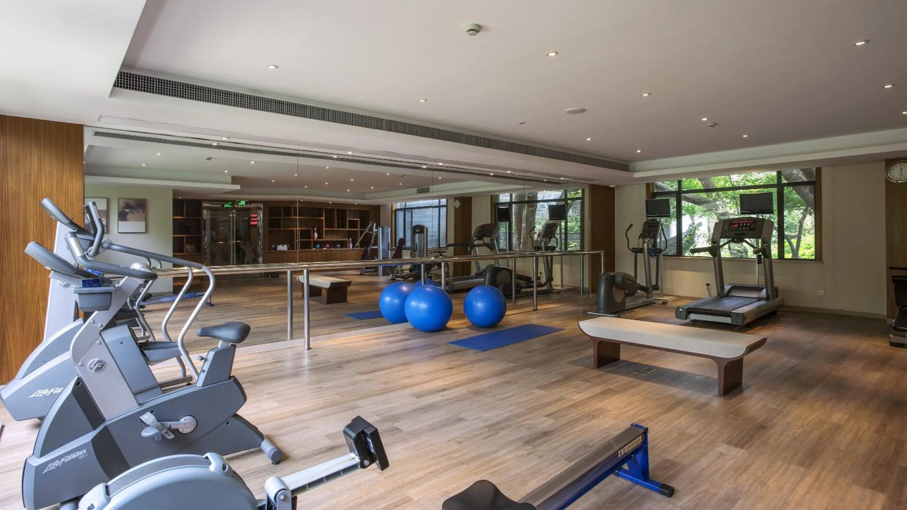 Fitness centre/facilities in Zhejiang Xizi Hotel