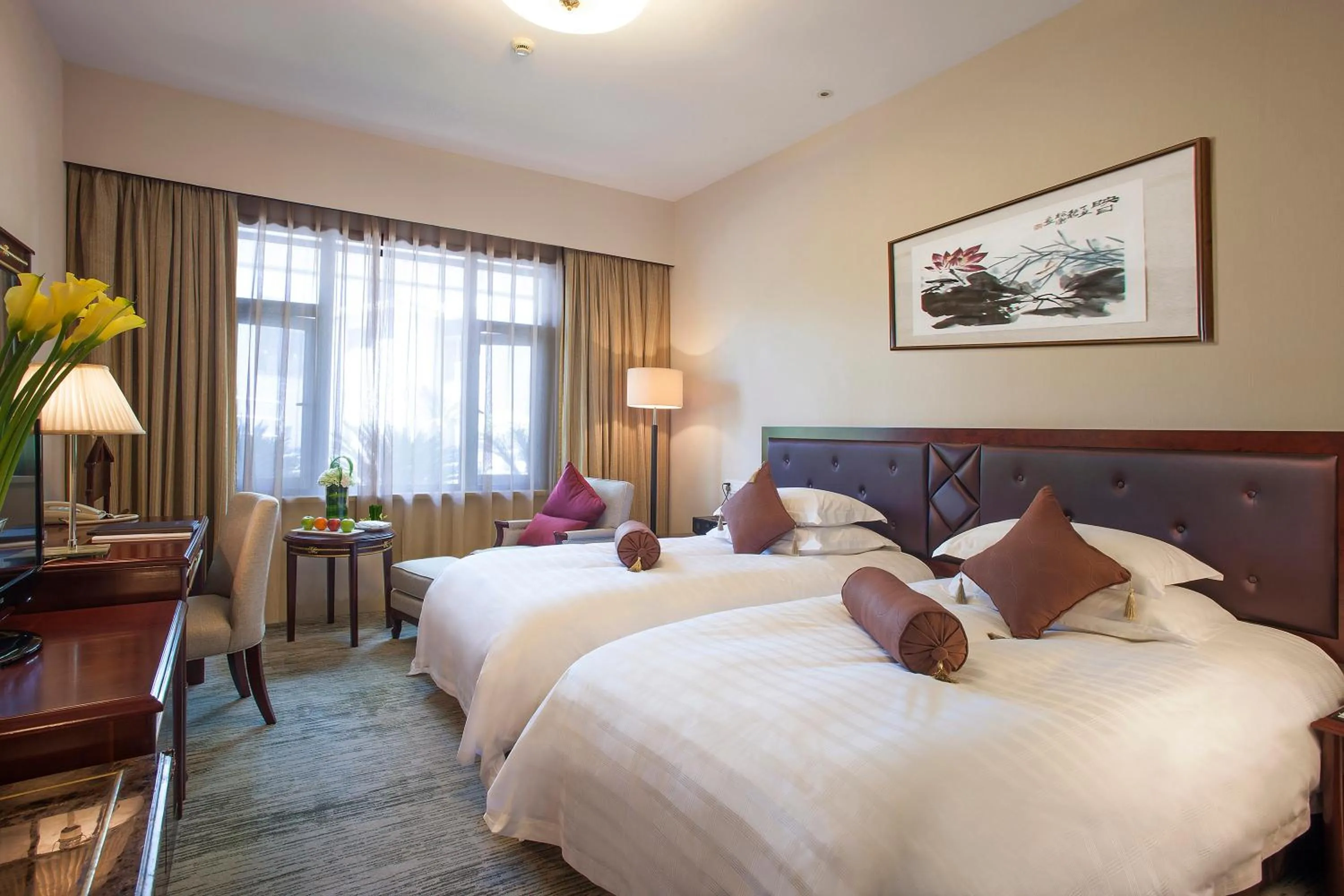 Bed in Zhejiang Xizi Hotel