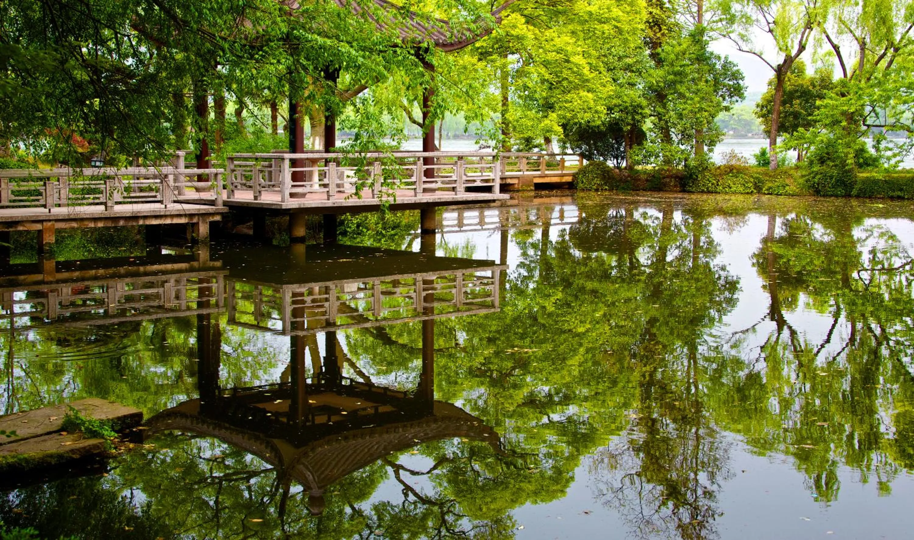 Garden in Zhejiang Xizi Hotel