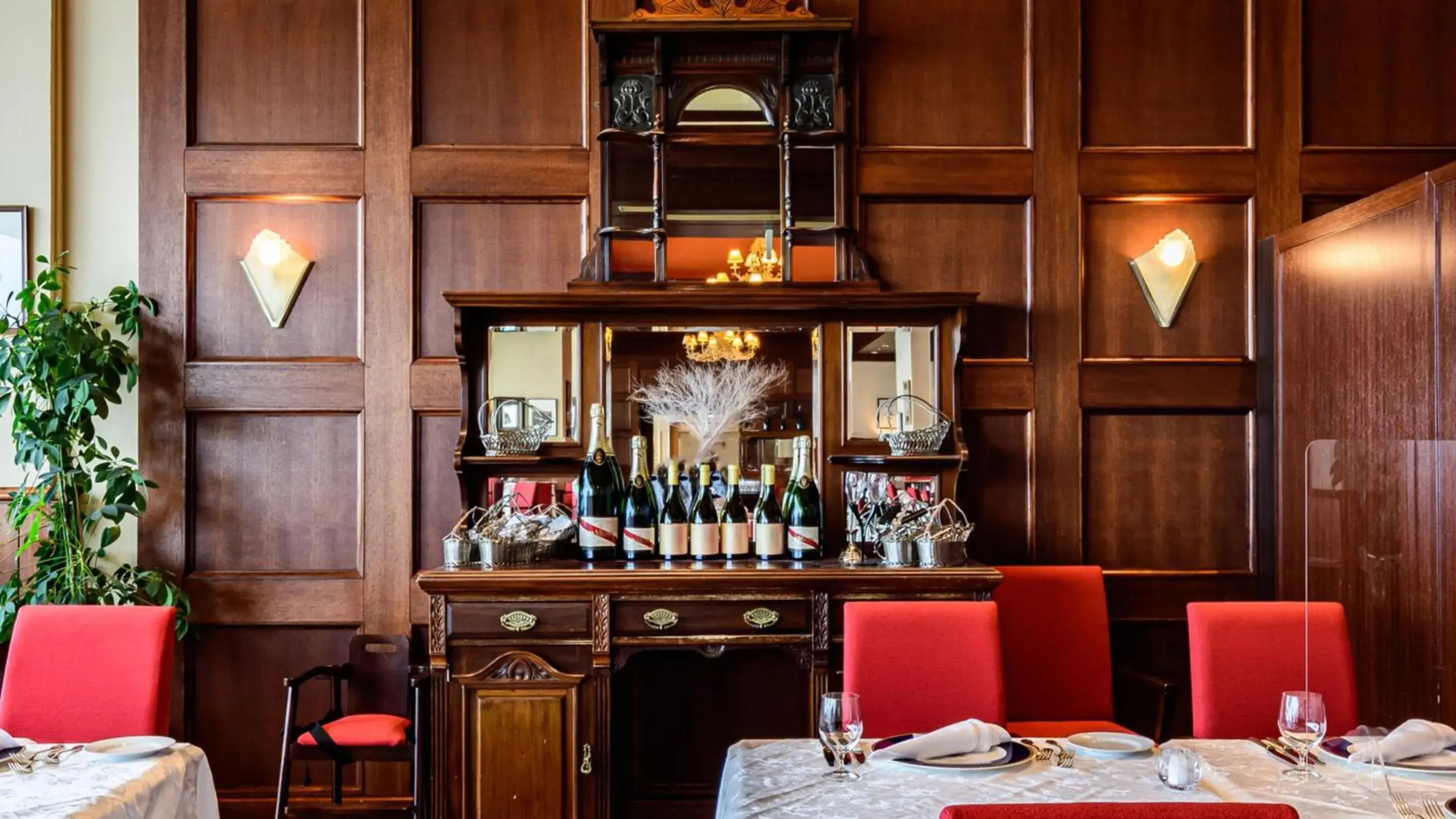 Restaurant/places to eat in Vignette Collection The Windsor Hotel TOYA by IHG Restaurant/places to eat in Vignette Collection The Windsor Hotel TOYA by IHG