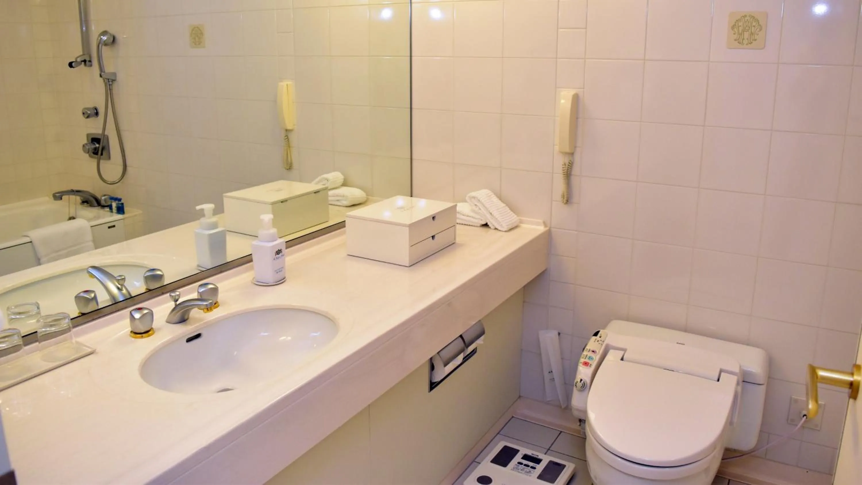 Bathroom in Vignette Collection The Windsor Hotel TOYA by IHG