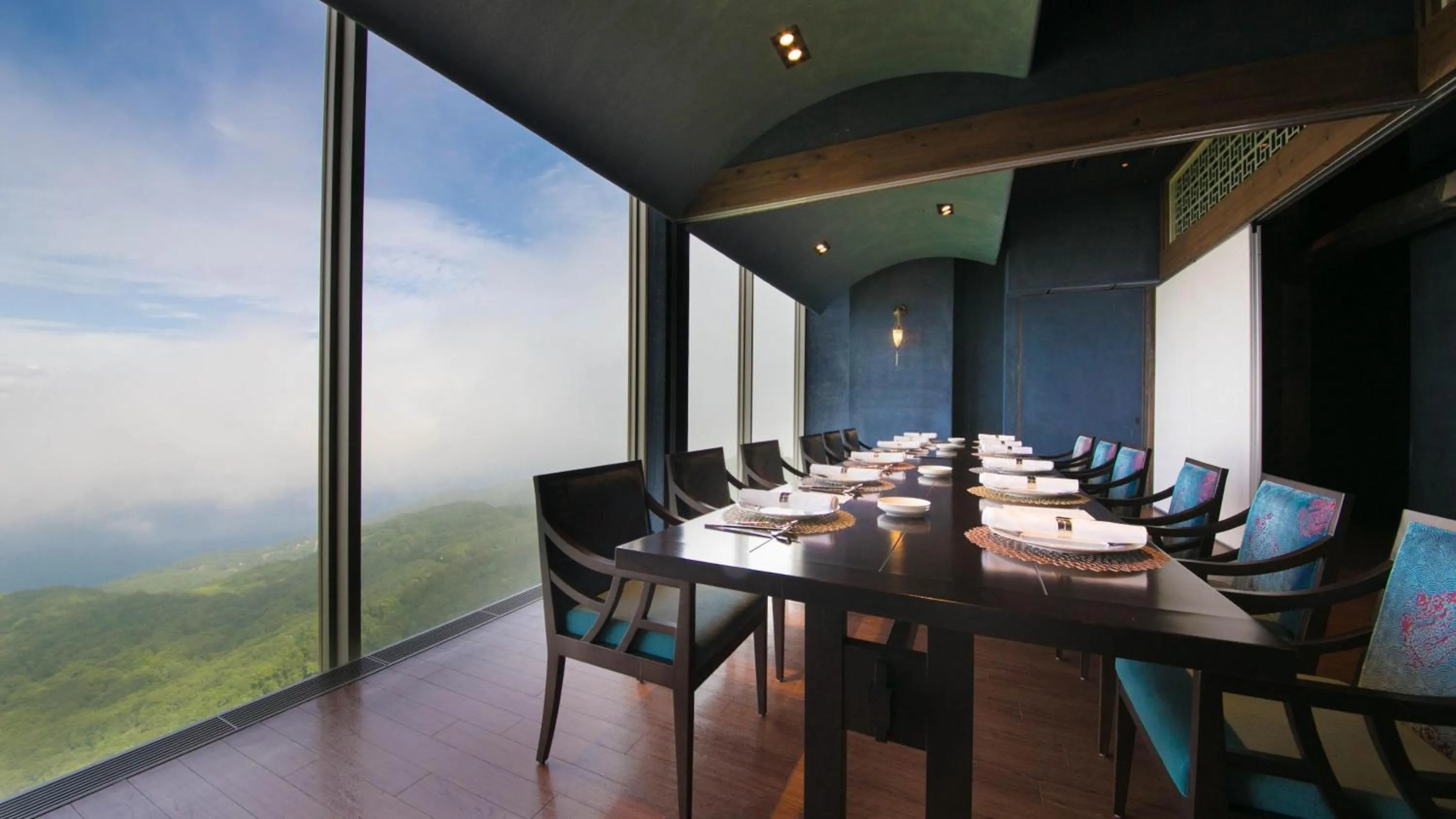 Restaurant/places to eat in Vignette Collection The Windsor Hotel TOYA by IHG