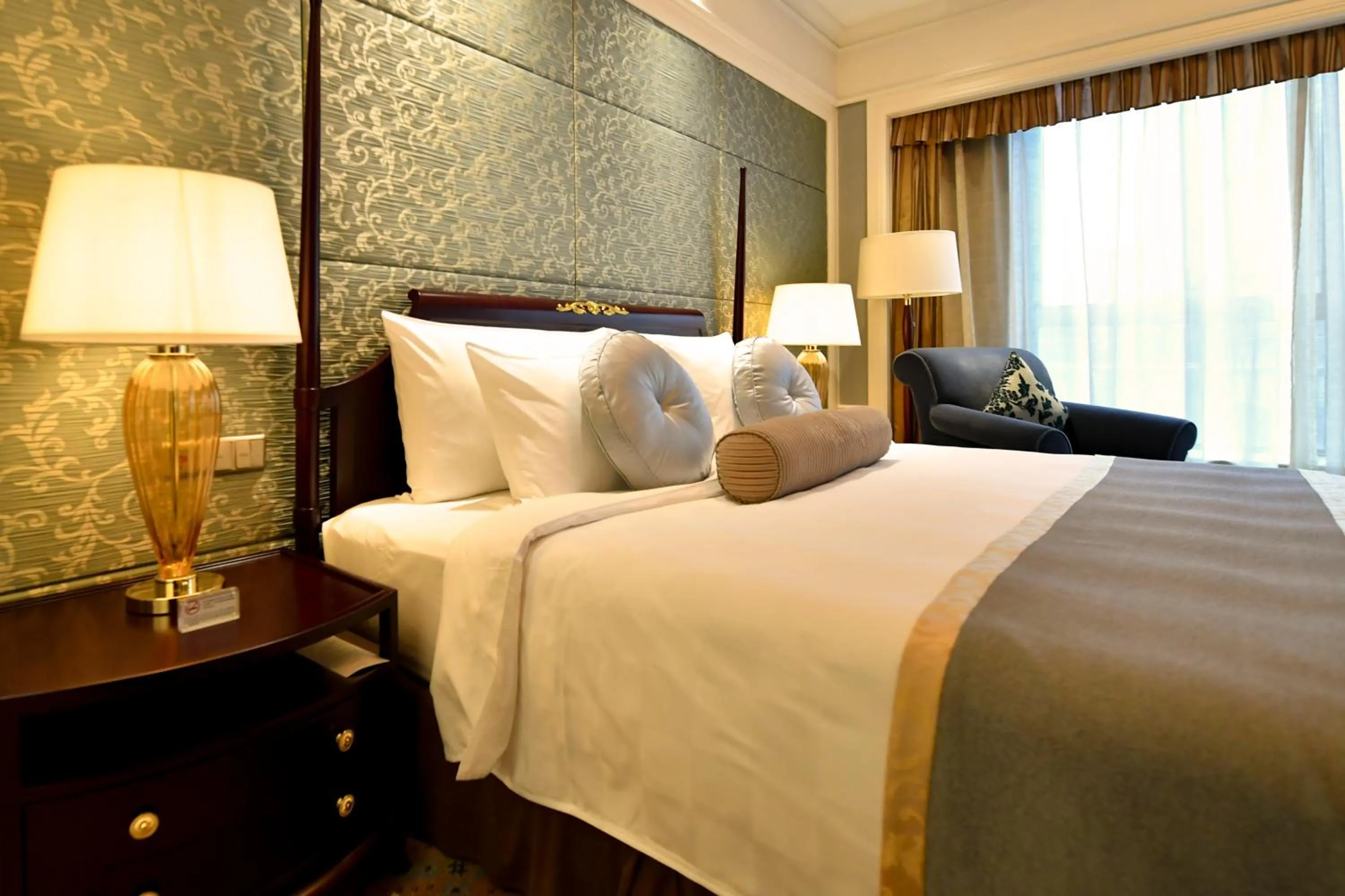 Bedroom, Bed in Grand Central Hotel Shanghai - Nanjing Road