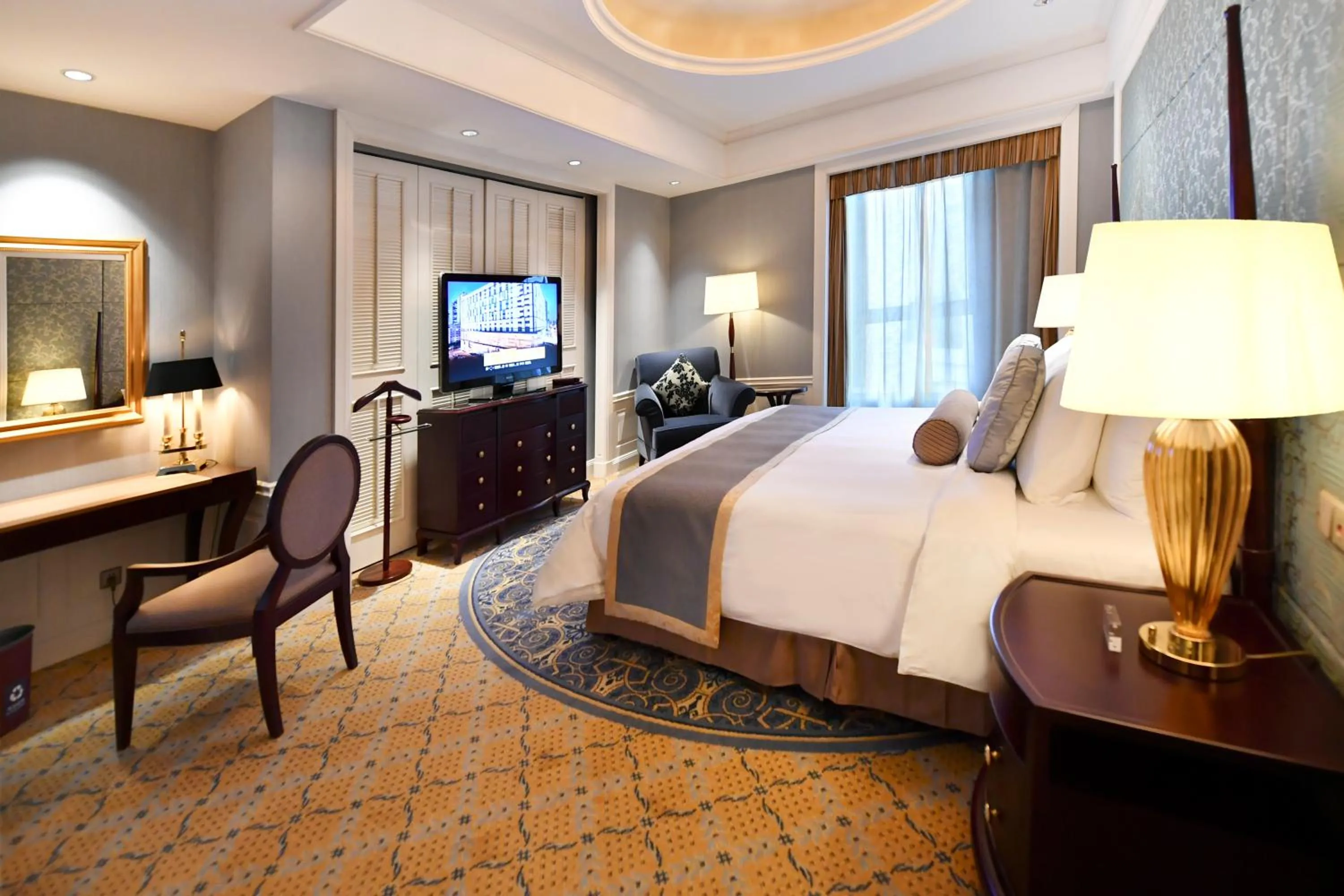 Bedroom, Bed in Grand Central Hotel Shanghai - Nanjing Road