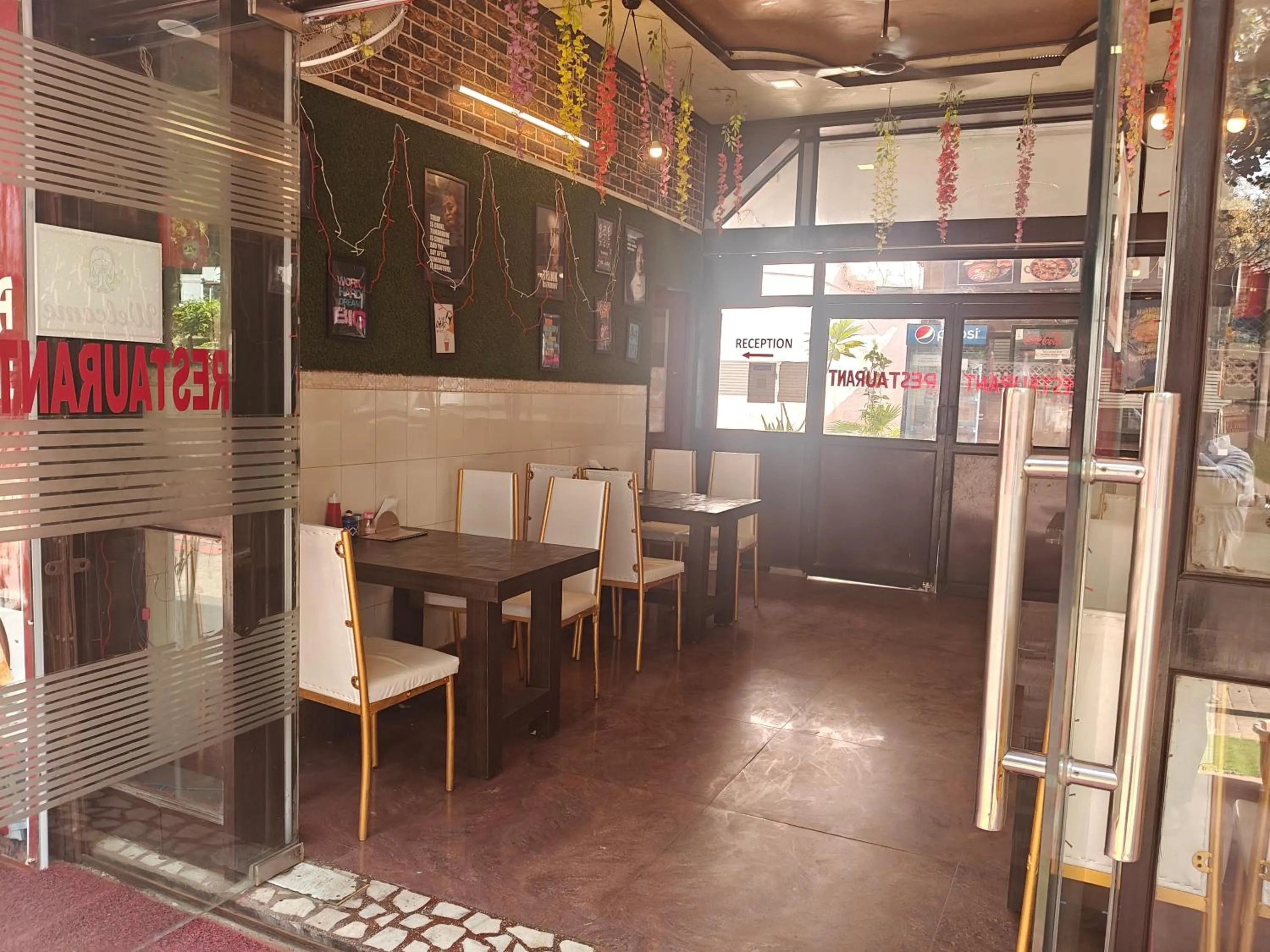 Restaurant/places to eat in Hotel Sidhartha Walking Distance From TajMahal