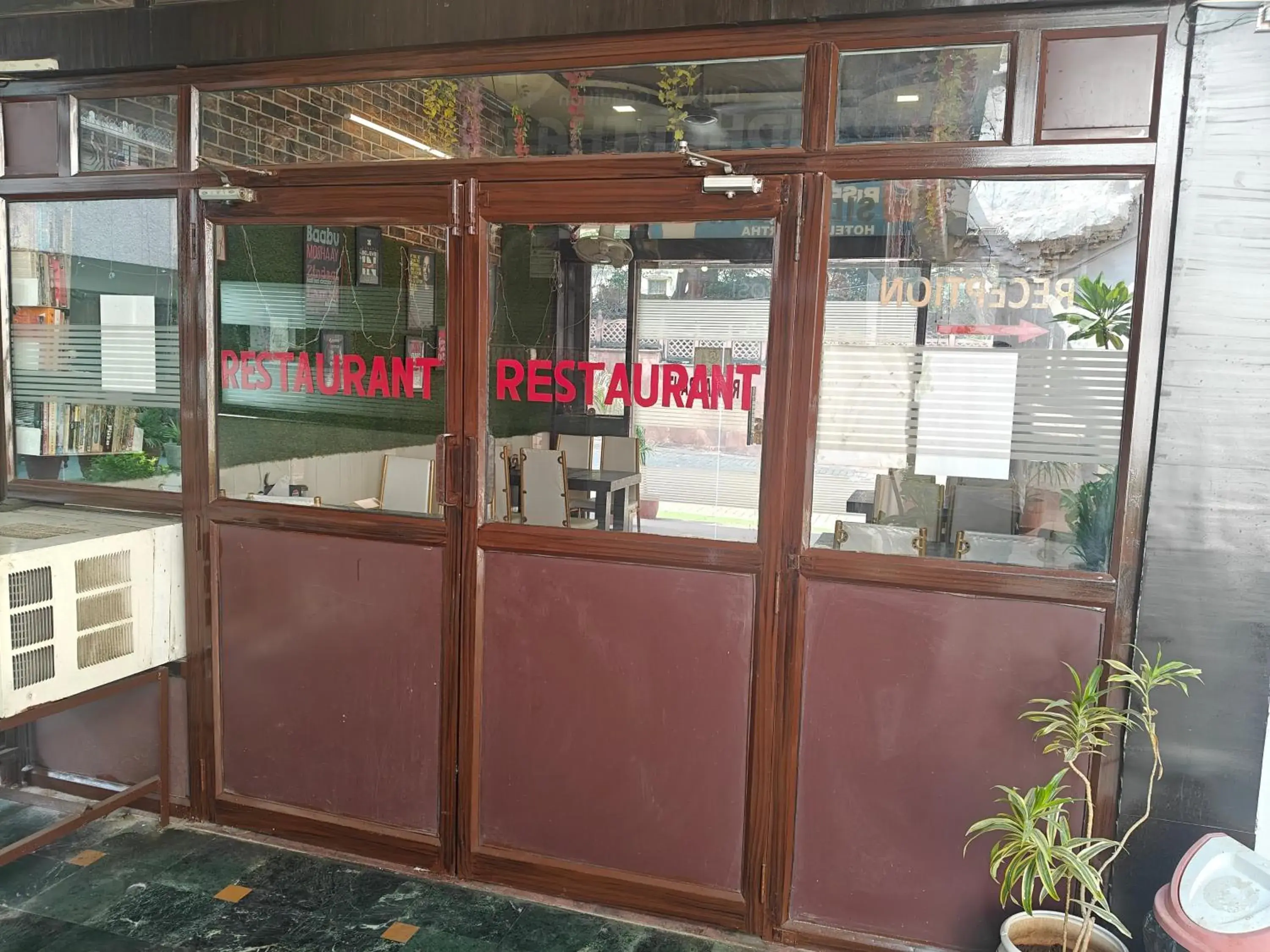 Hotel Sidhartha Walking Distance From TajMahal Hotel Sidhartha Walking Distance From TajMahal