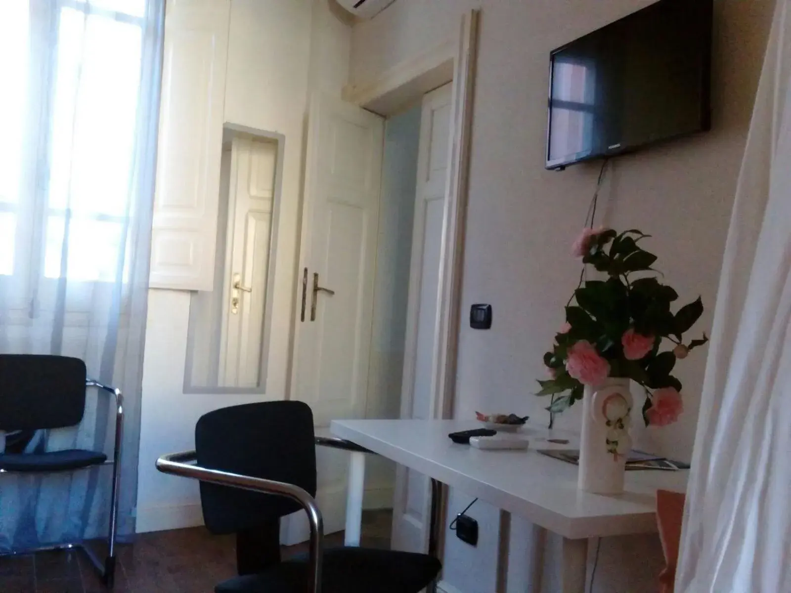Twin Room with Private Bathroom - single occupancy in B&B dal Cardinale Twin Room with Private Bathroom - single occupancy in B&B dal Cardinale