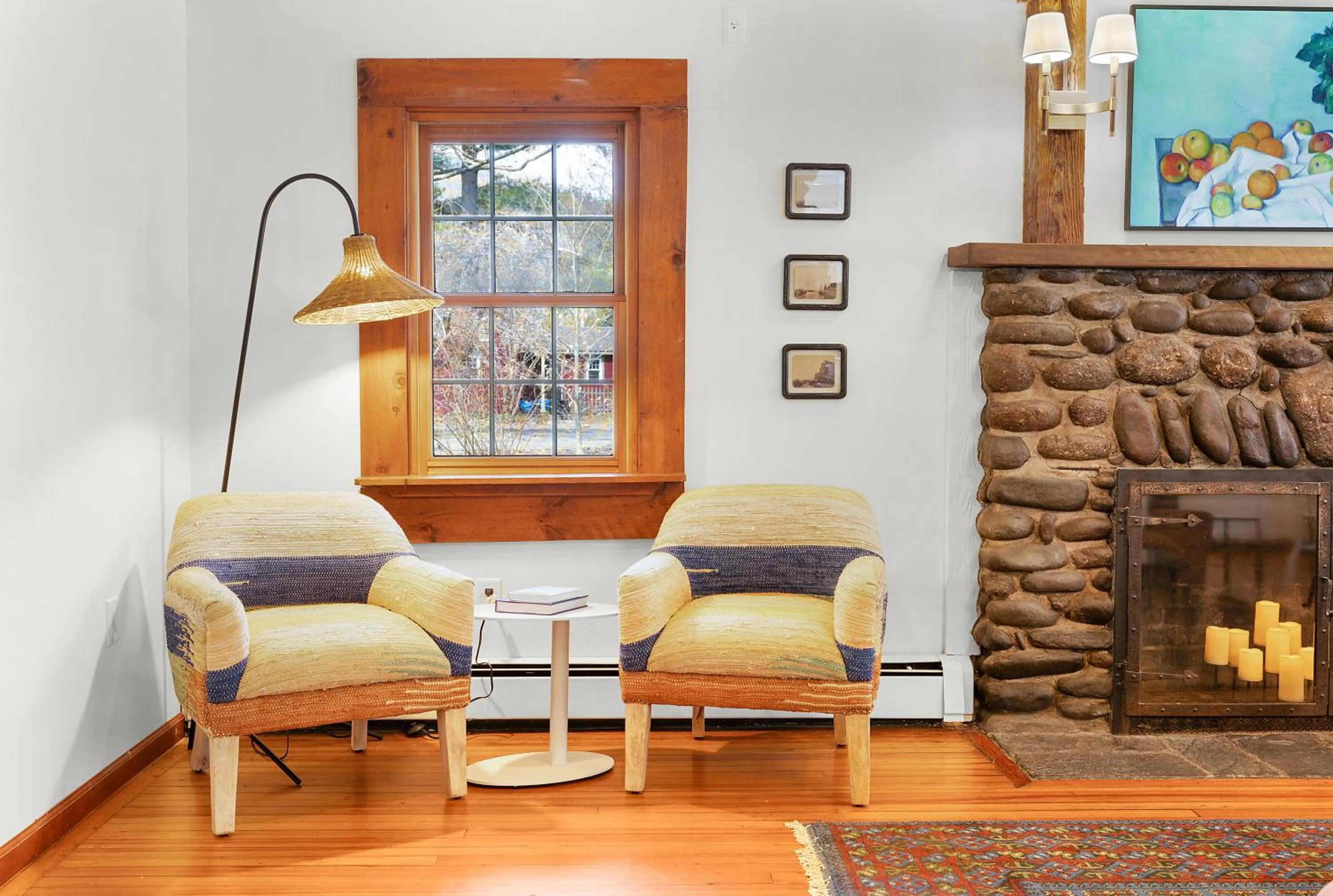 Seating area in Phoenicia Lodge