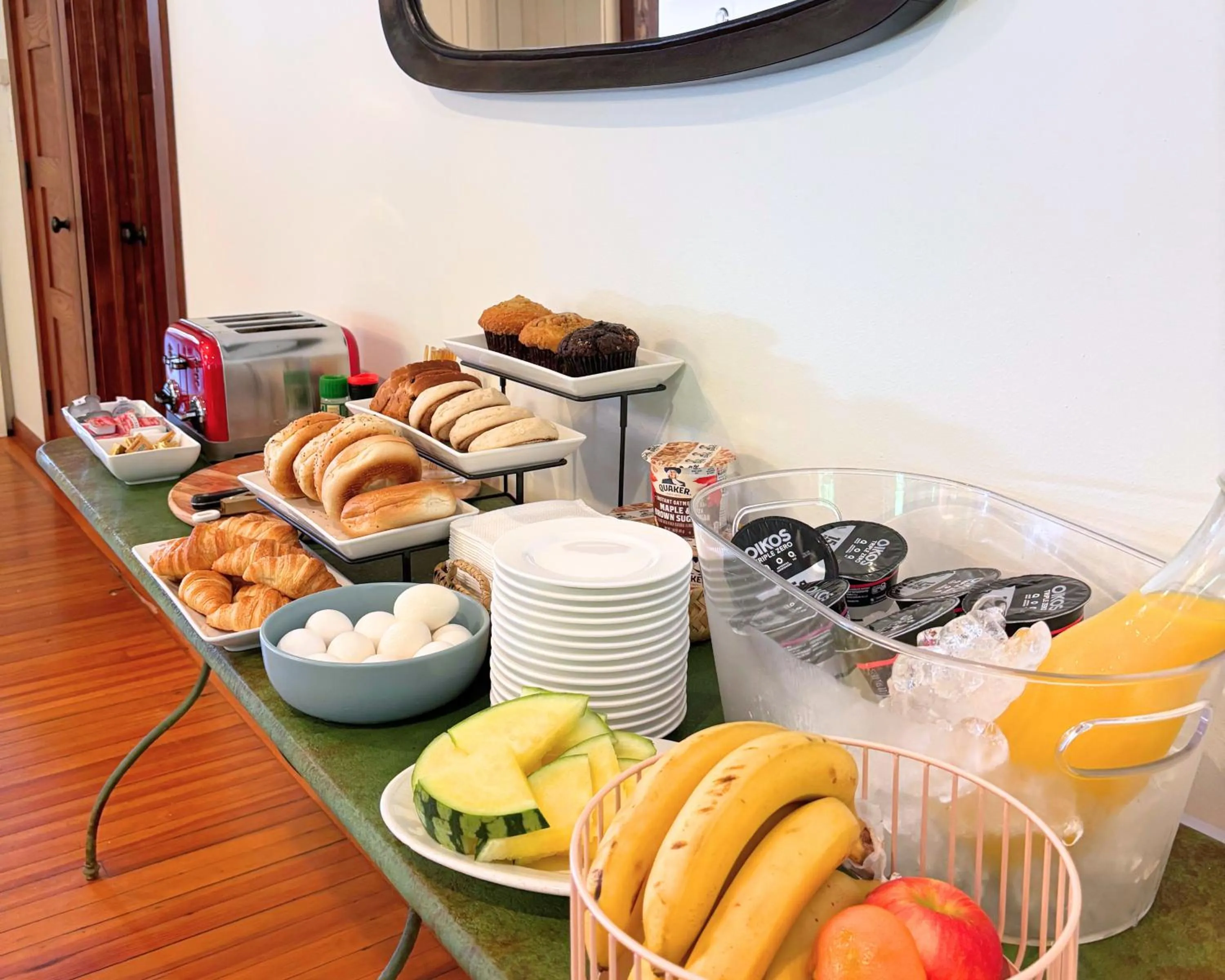 Food and drinks in Phoenicia Lodge