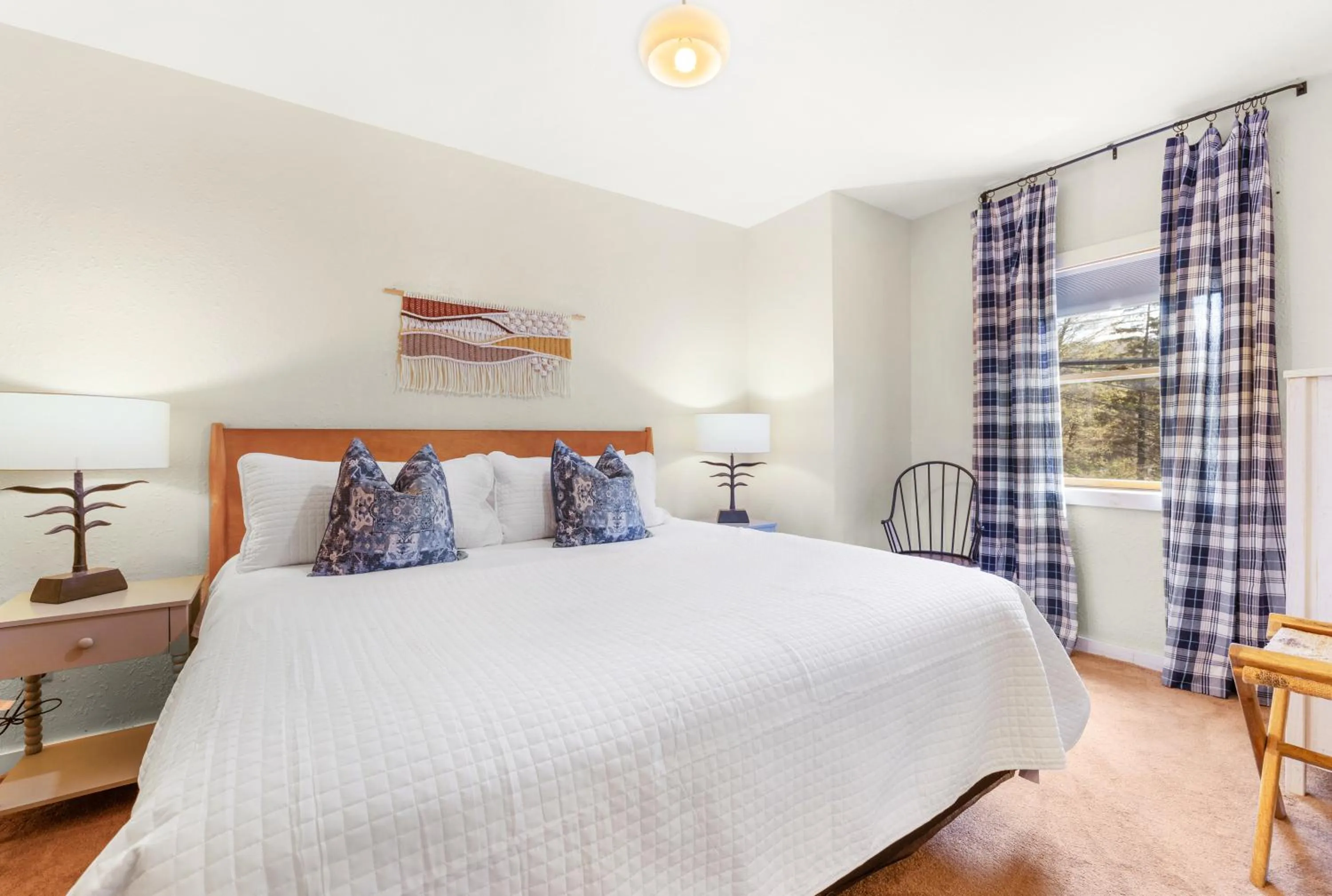 Bedroom, Bed in Phoenicia Lodge