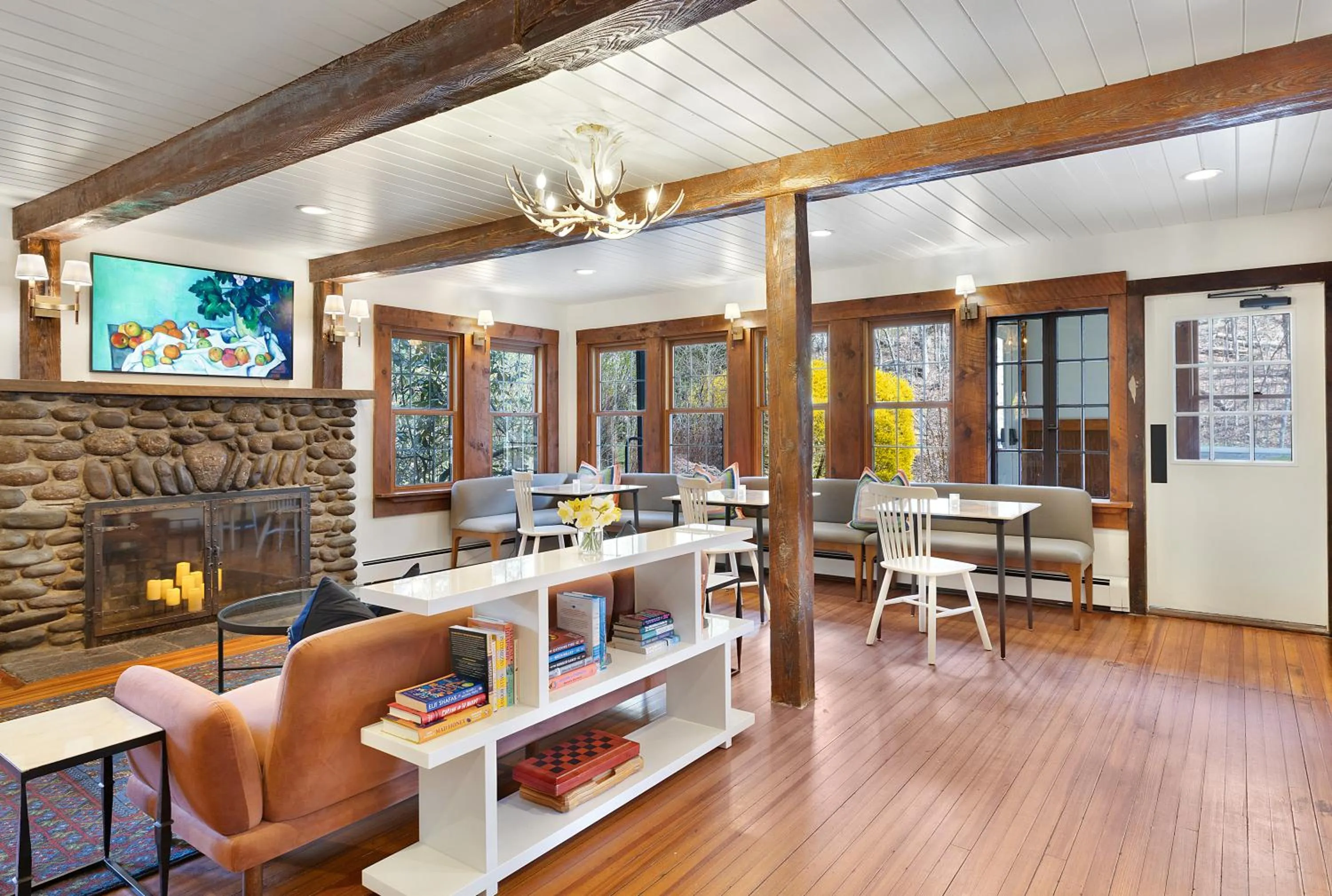 Property building in Phoenicia Lodge