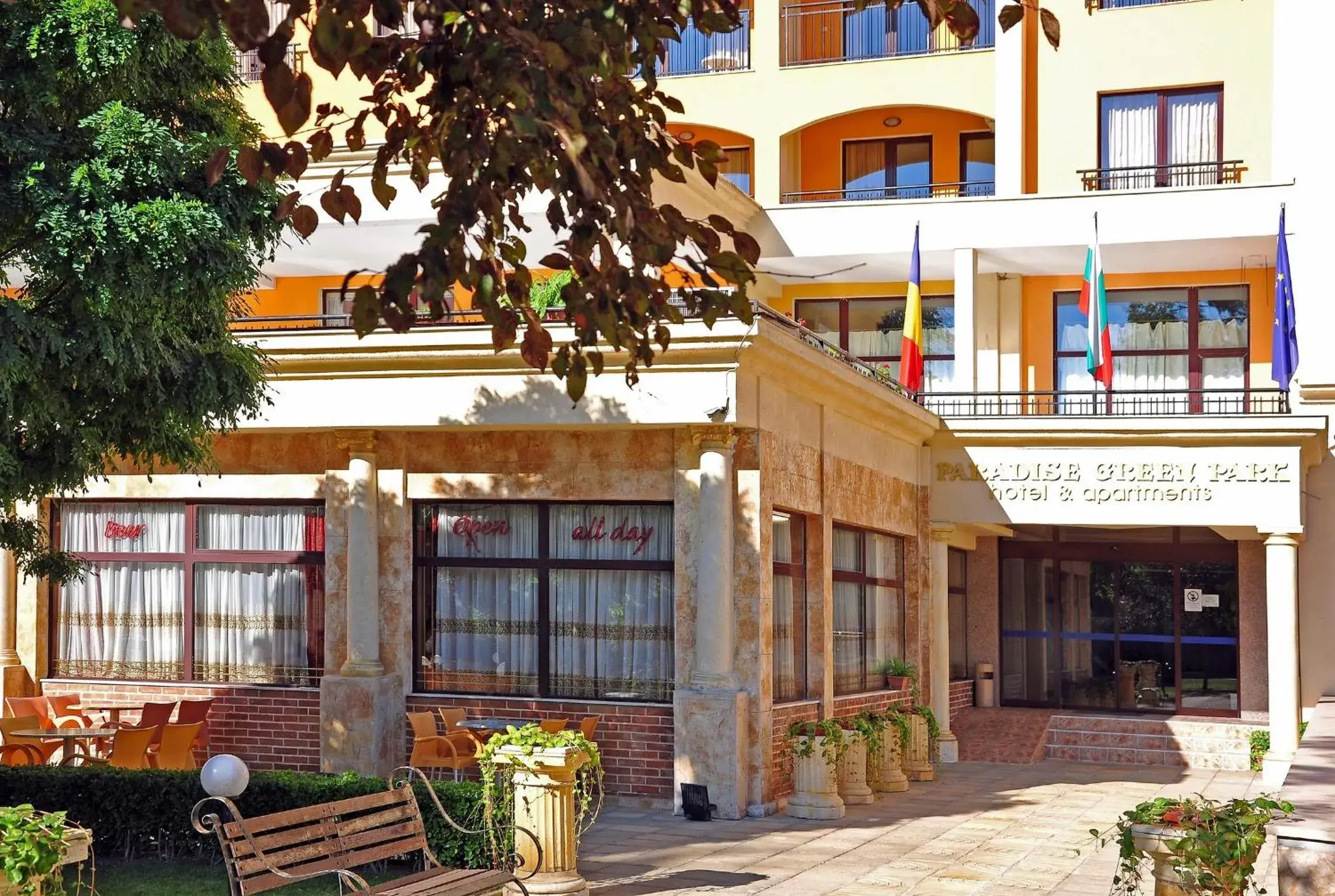 Property building in Hotel Paradise Green Park Property building in Hotel Paradise Green Park