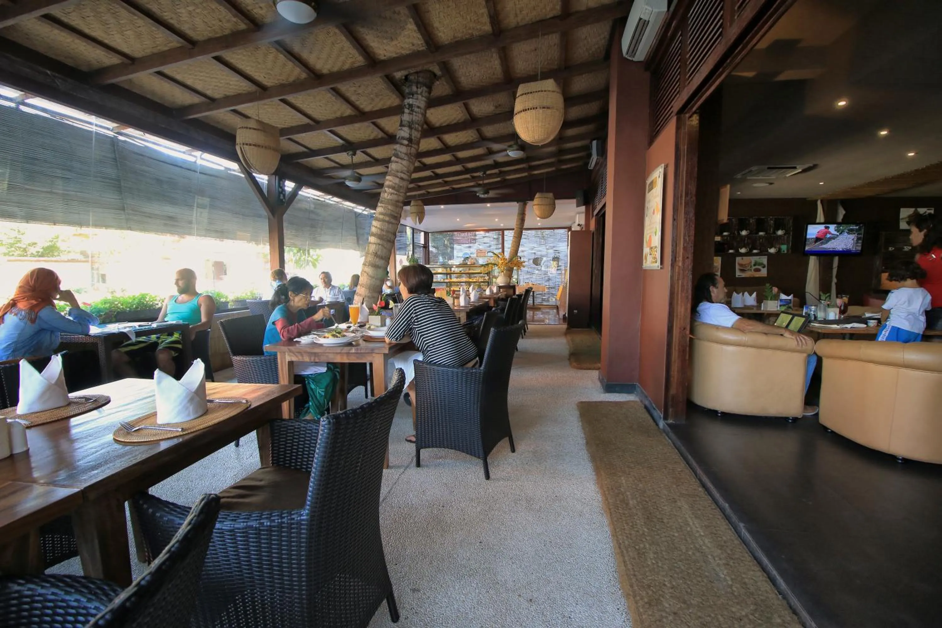 Restaurant/places to eat in Kupu Kupu Jimbaran Beach Hotel & Spa by L’Occitane