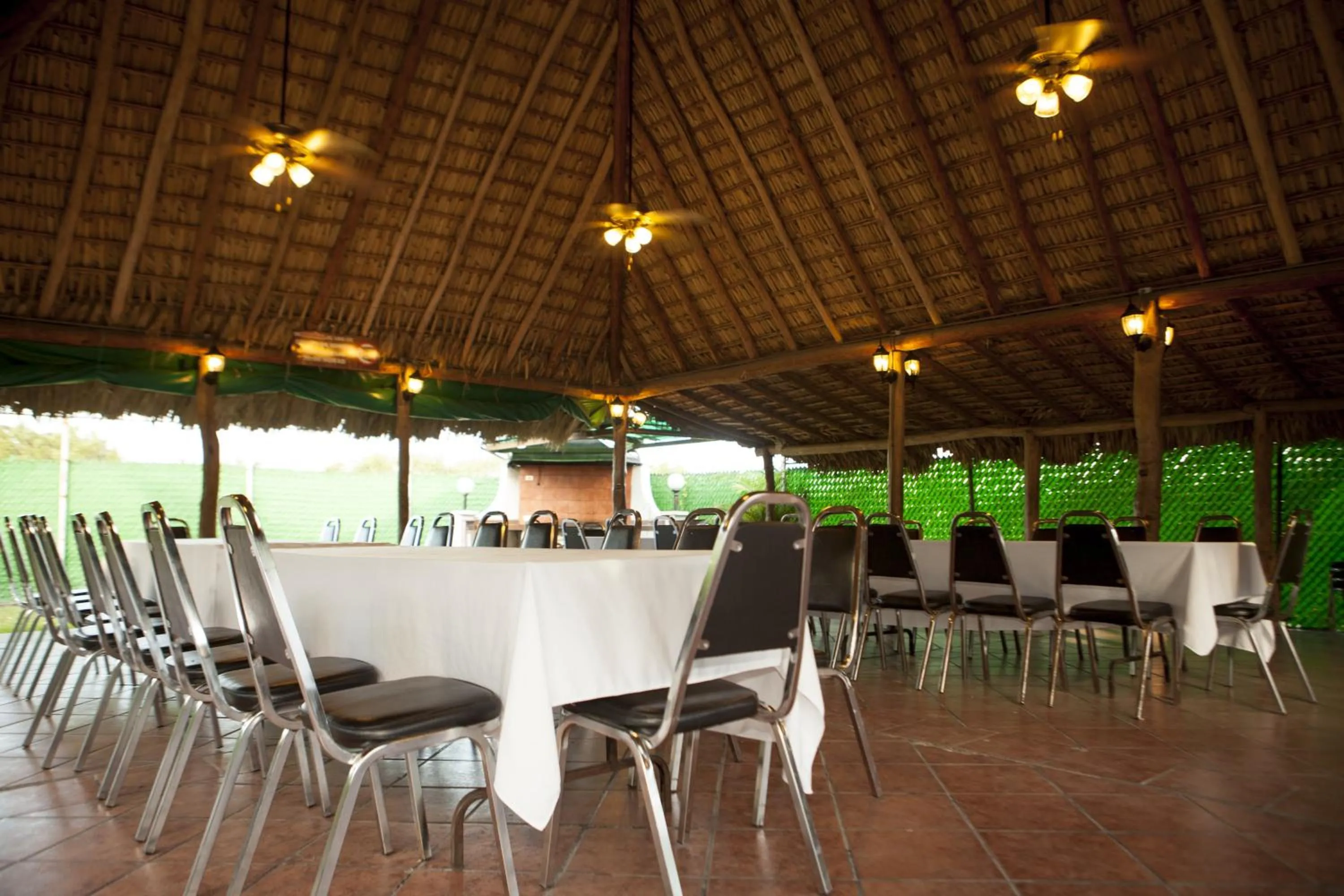 BBQ facilities in Hotel Paradise Inn