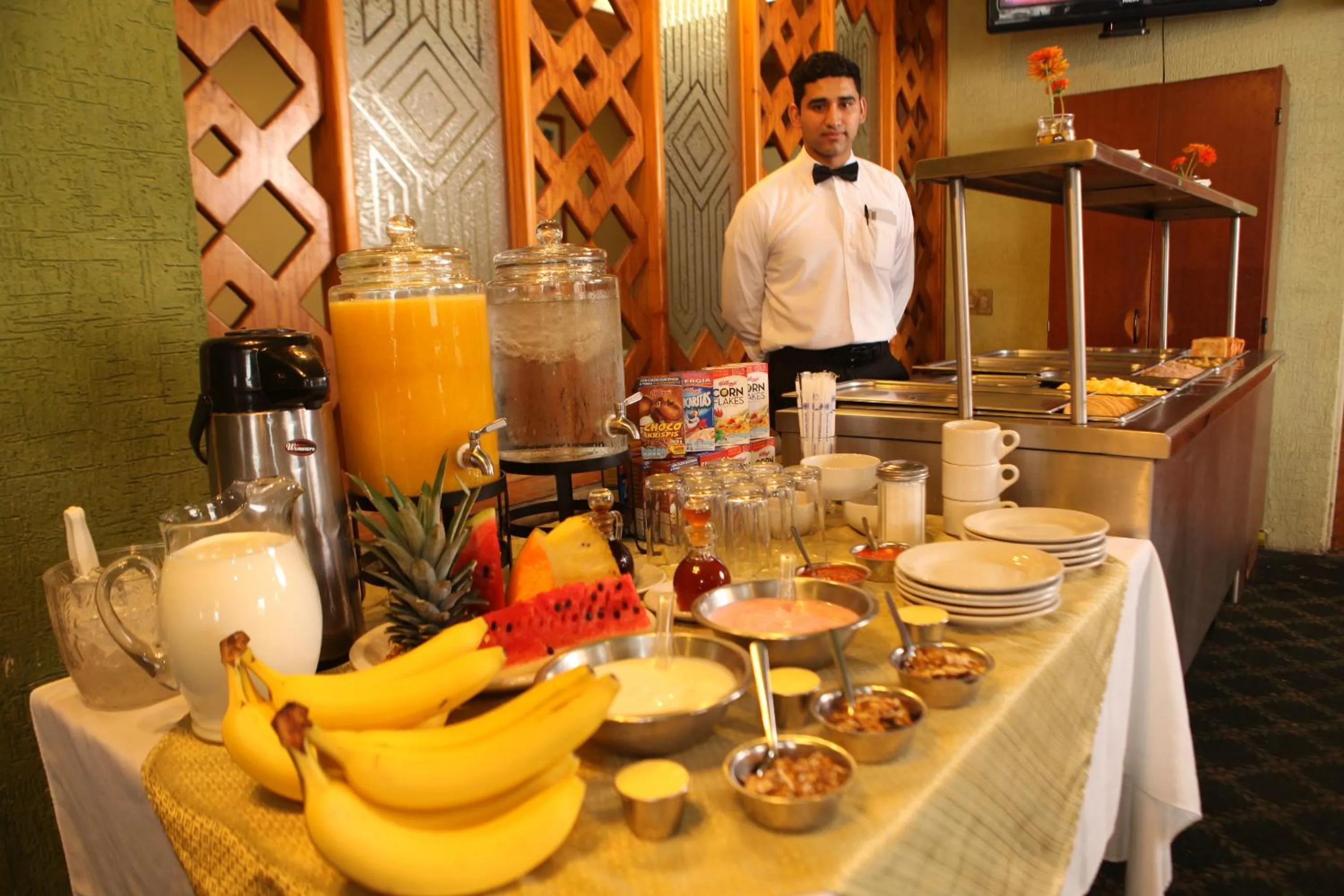 Breakfast in Hotel Paradise Inn