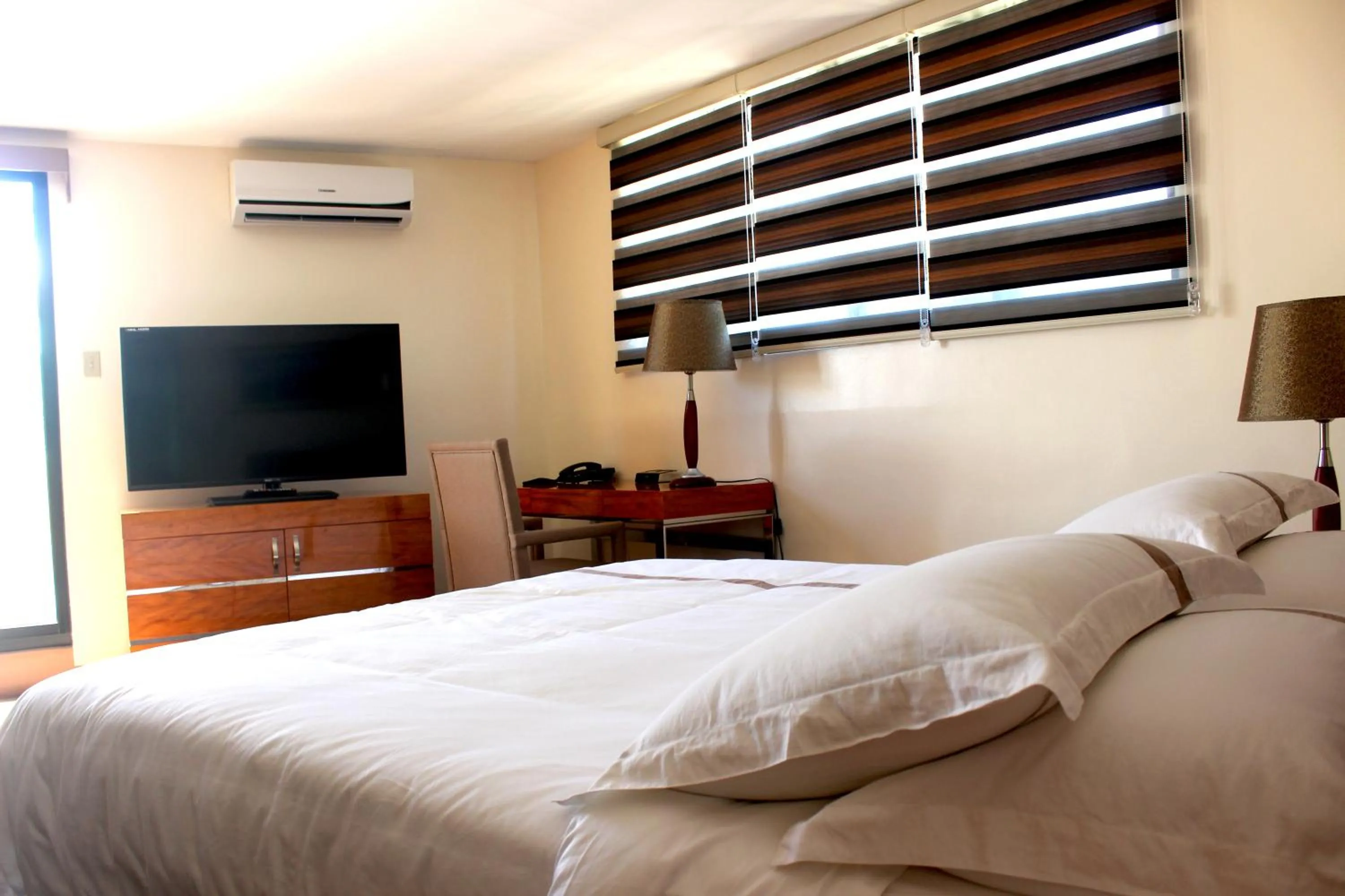 Bedroom, Bed in Saipan Beach Hotel