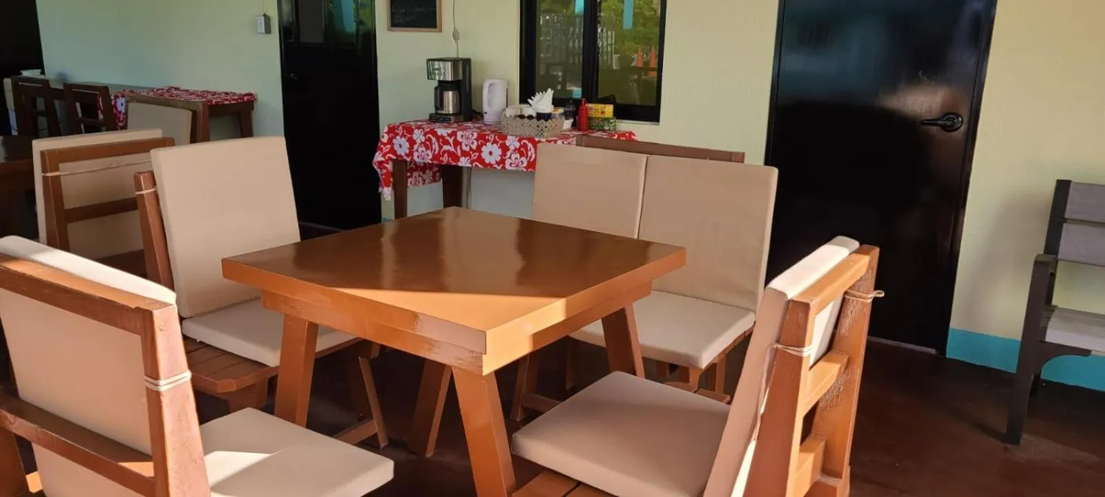 Restaurant/places to eat in Saipan Beach Hotel