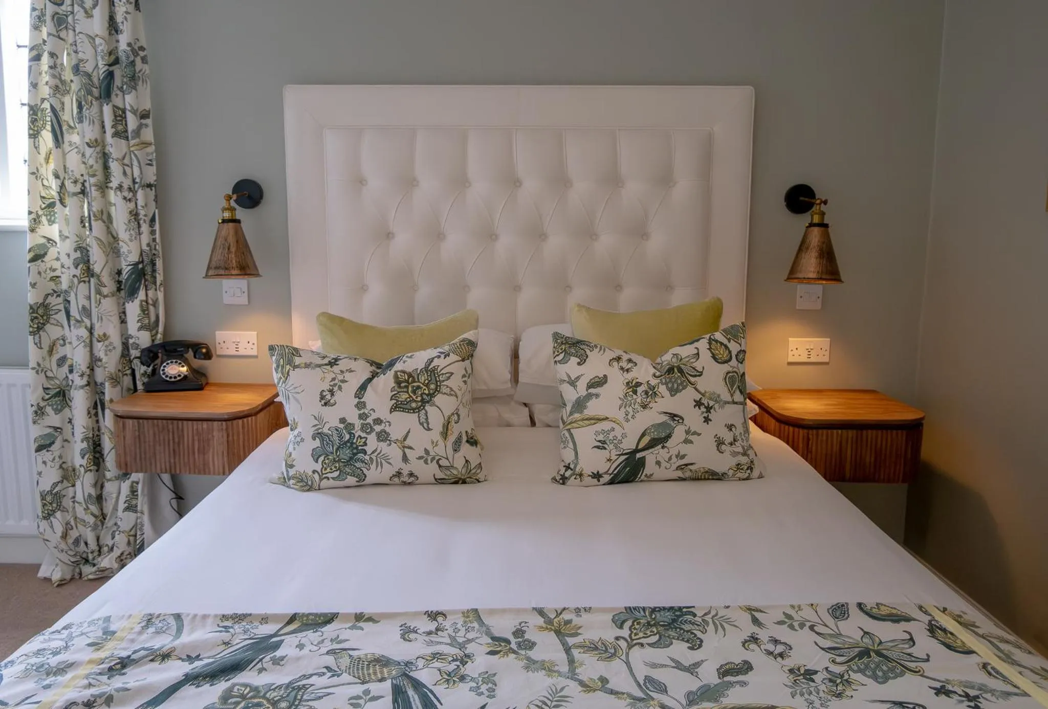 Bedroom, Bed in Leeds Castle Stable Courtyard Bed and Breakfast