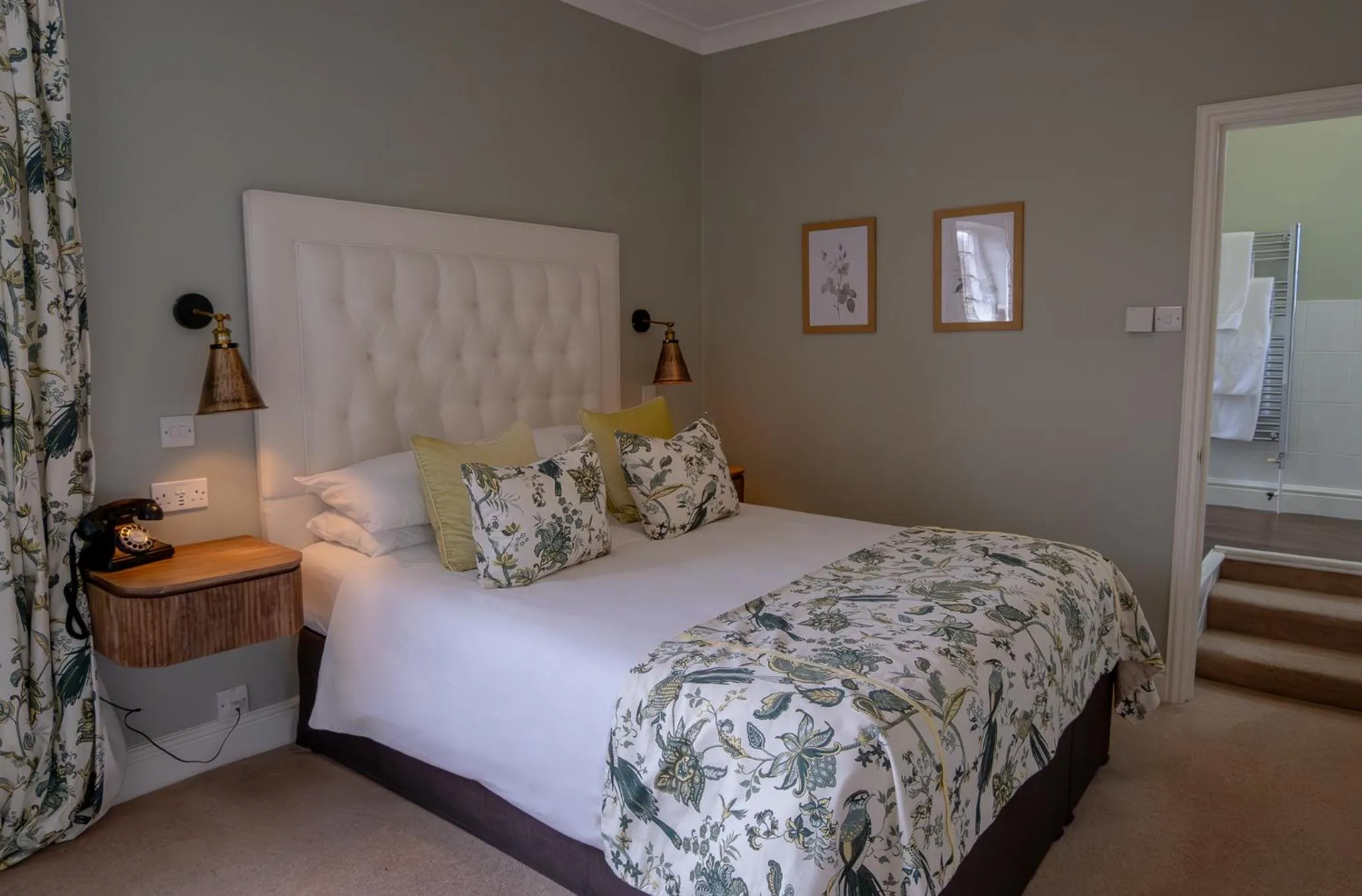 Bedroom, Bed in Leeds Castle Stable Courtyard Bed and Breakfast