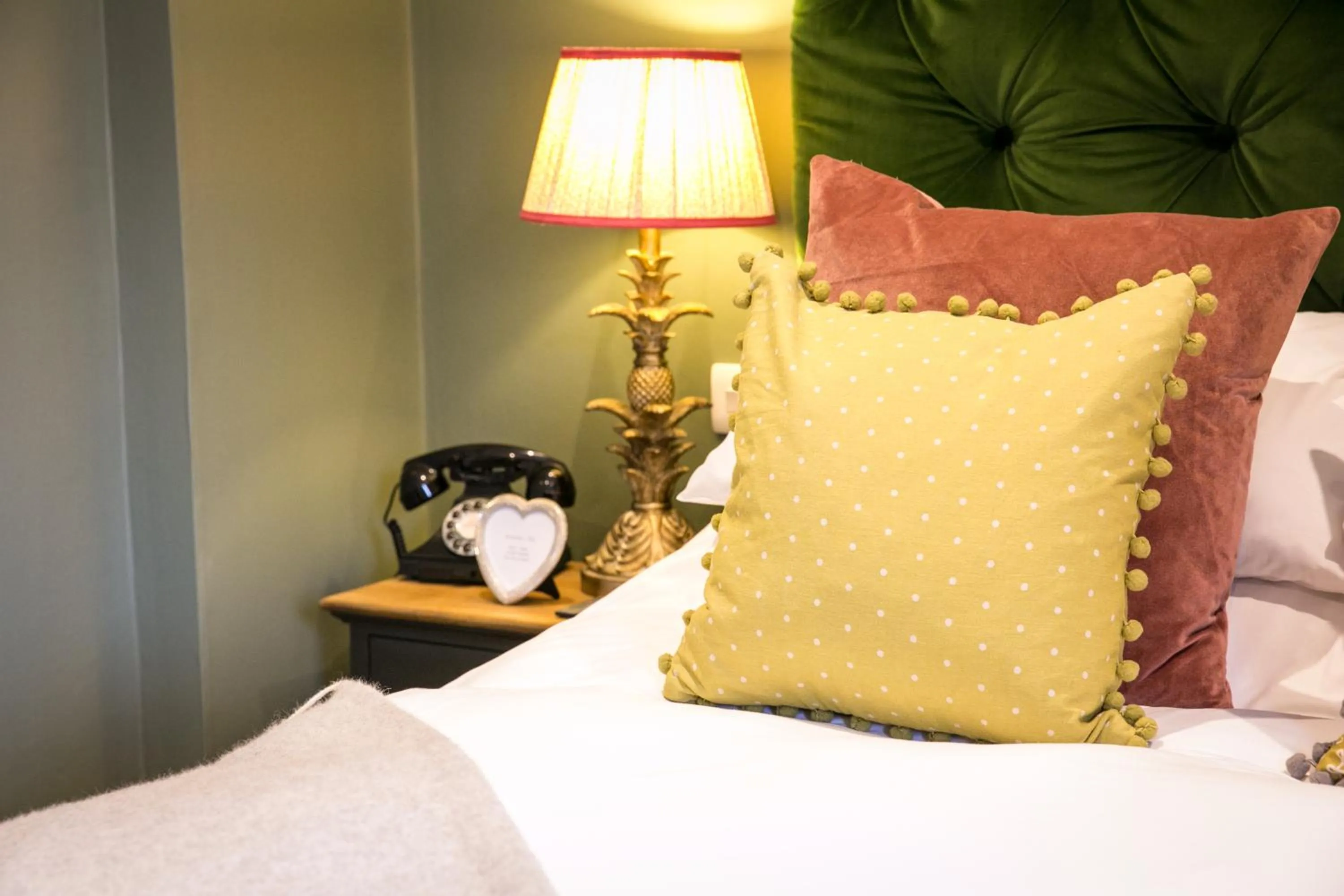 Bedroom, Bed in Leeds Castle Stable Courtyard Bed and Breakfast