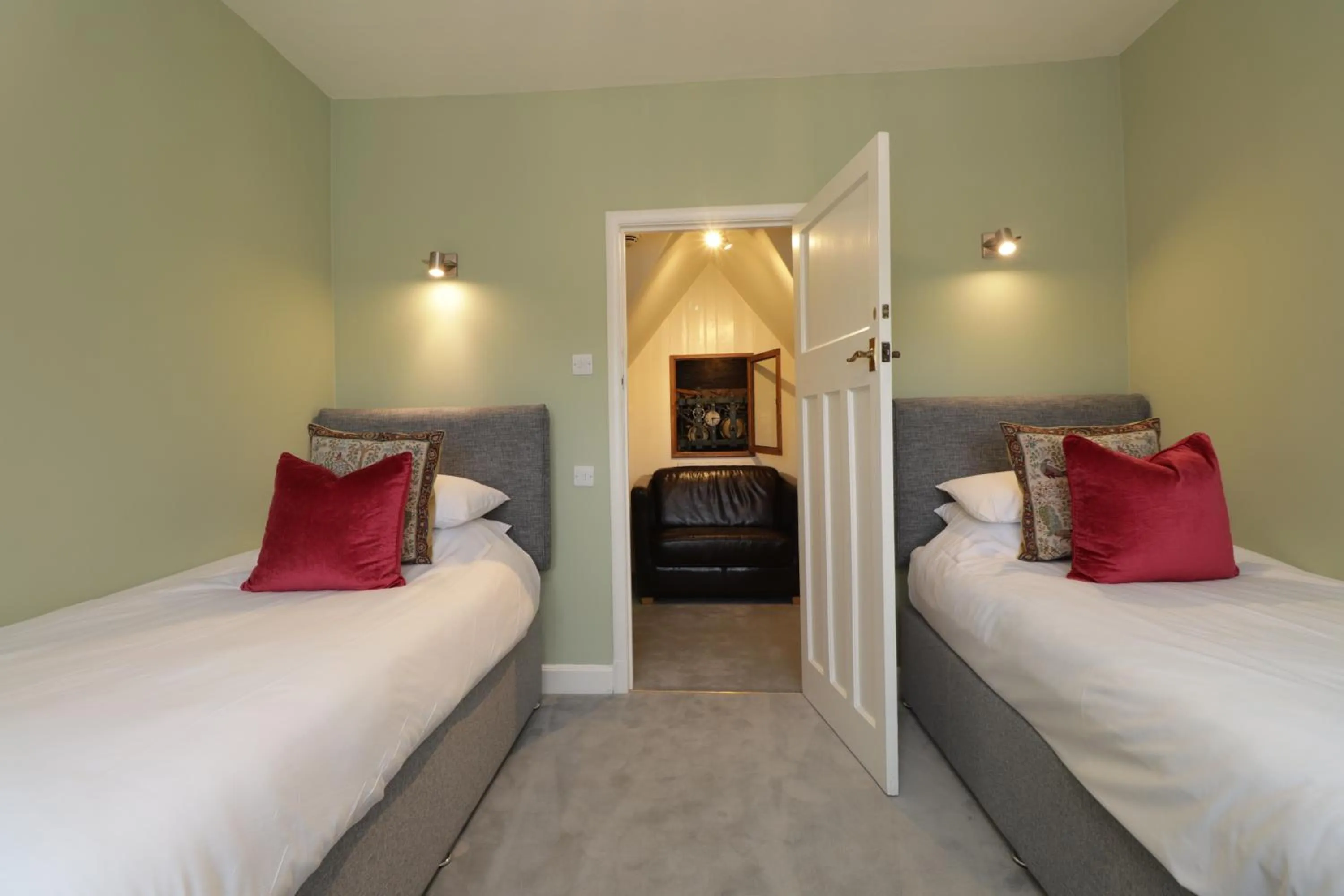 Family, Bed in Leeds Castle Stable Courtyard Bed and Breakfast