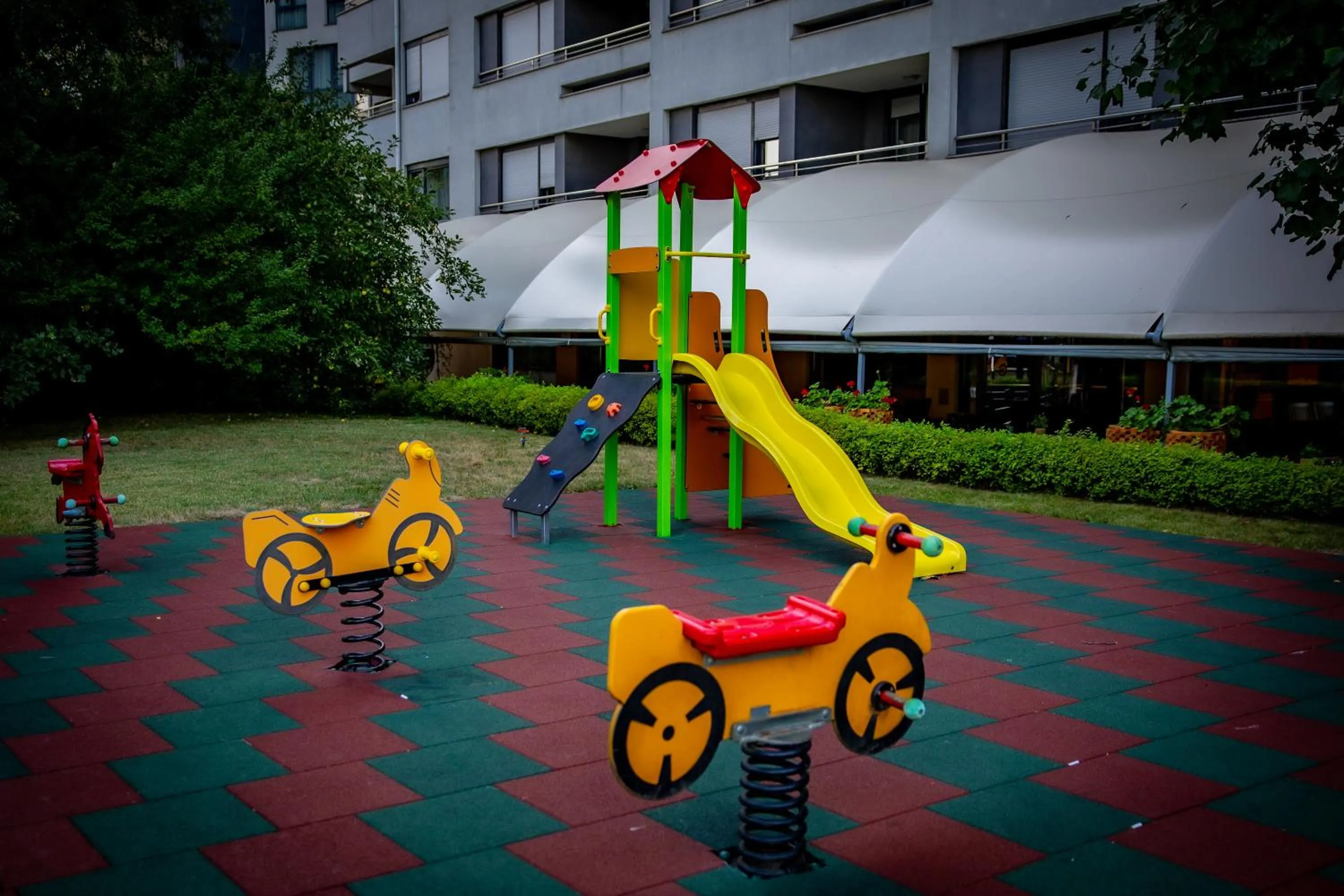Communal lounge/ TV room in Hotel ZOO Sofia