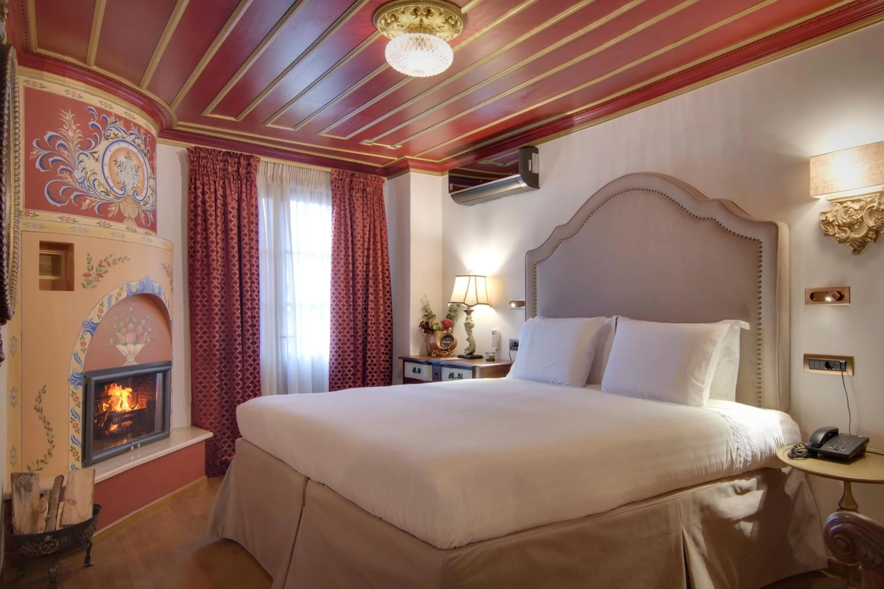 Bed in ARCHONTARIKI Historic Boutique Hotel