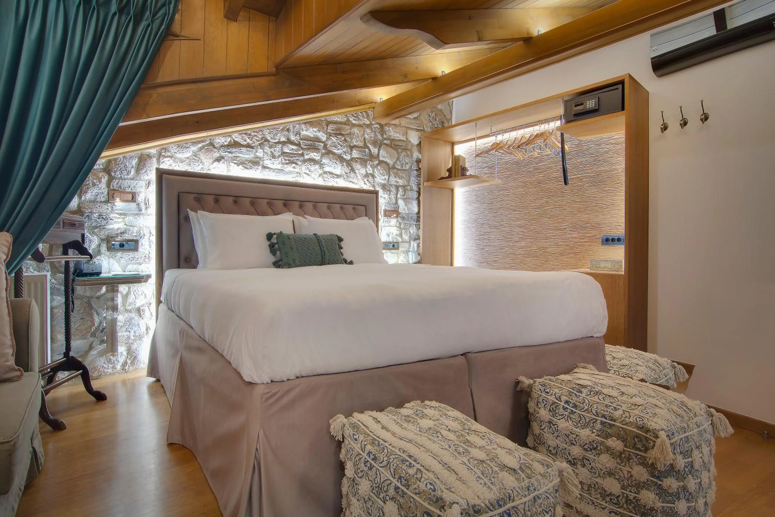 Bed in ARCHONTARIKI Historic Boutique Hotel