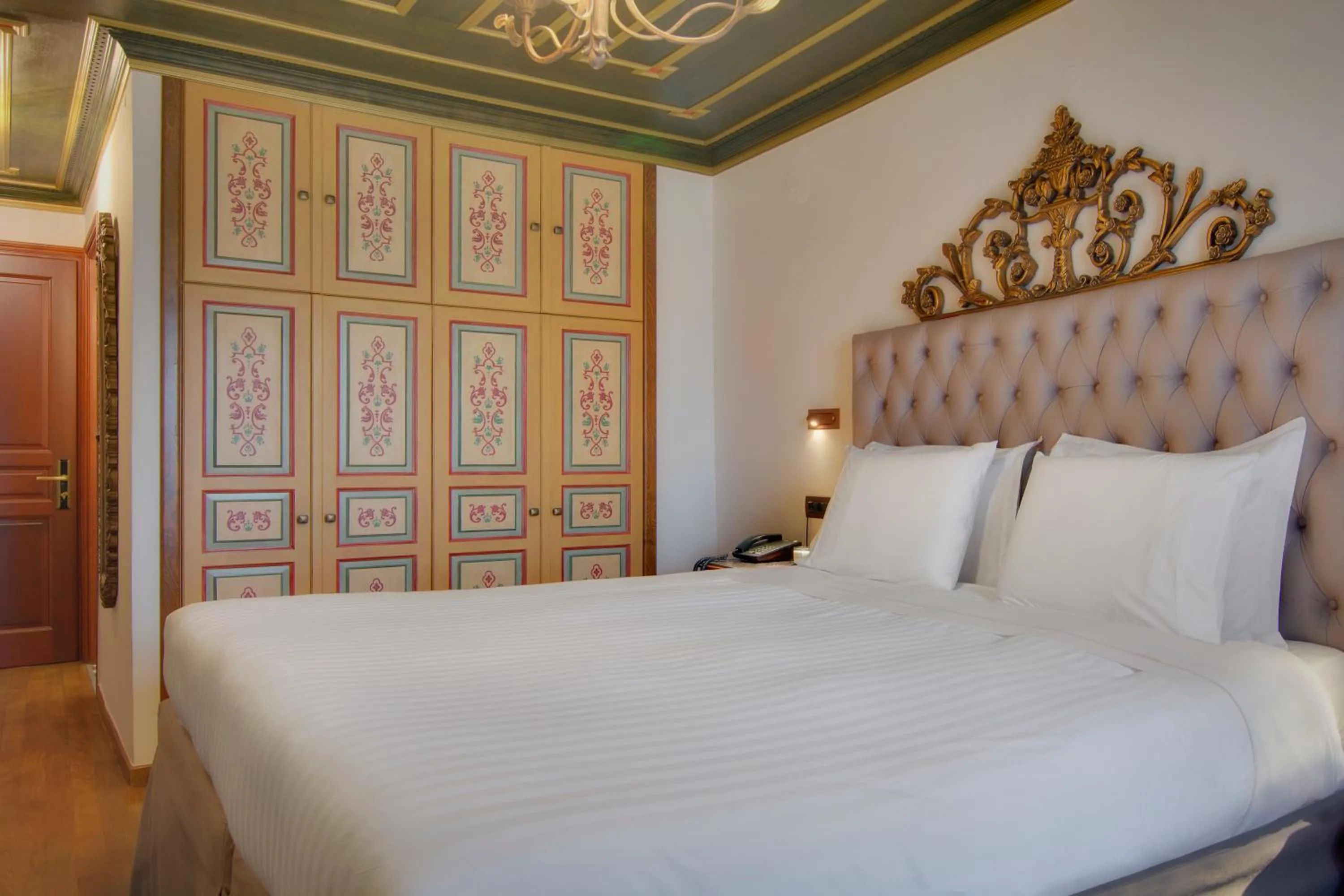 Bed in ARCHONTARIKI Historic Boutique Hotel