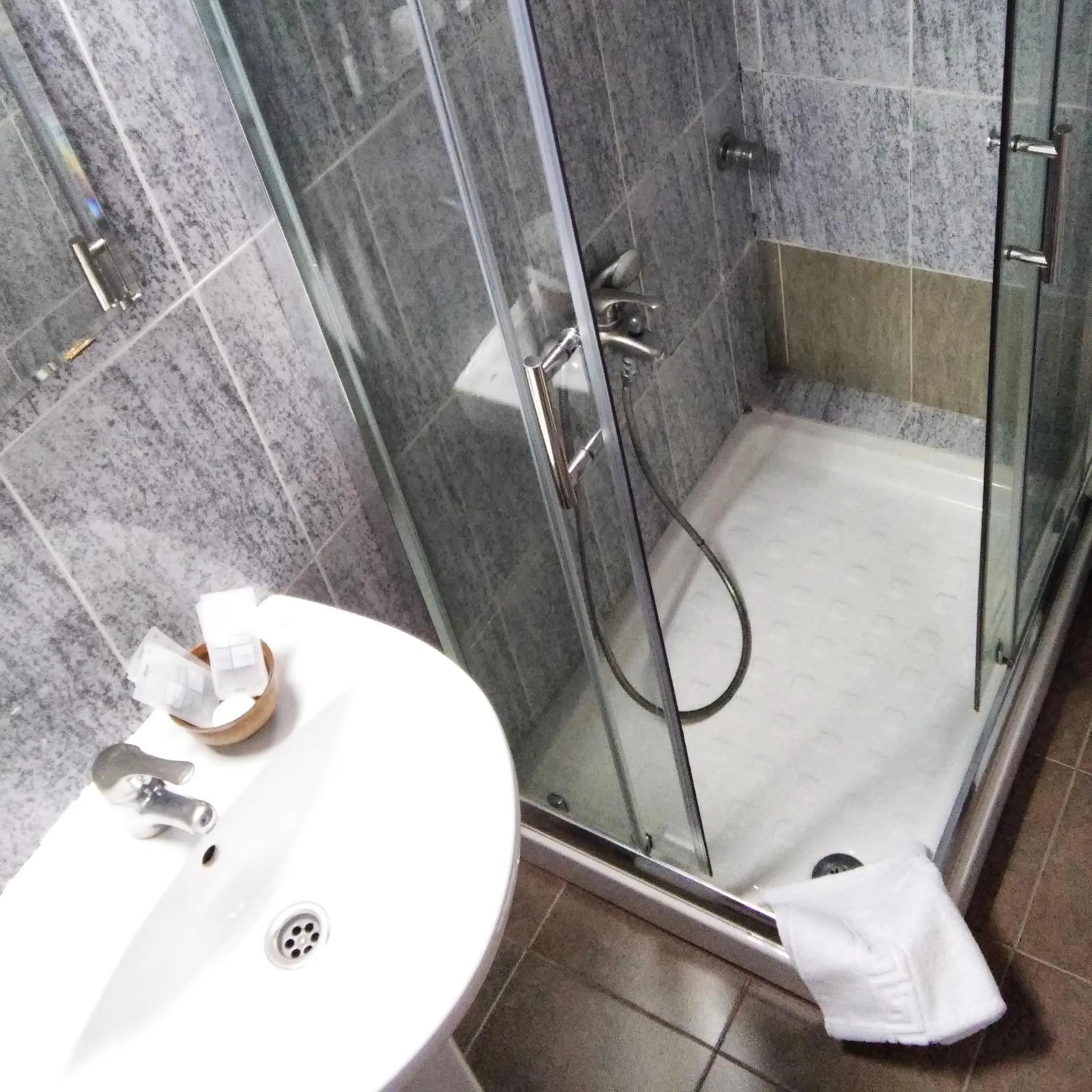 Bathroom in Hostal Lesseps