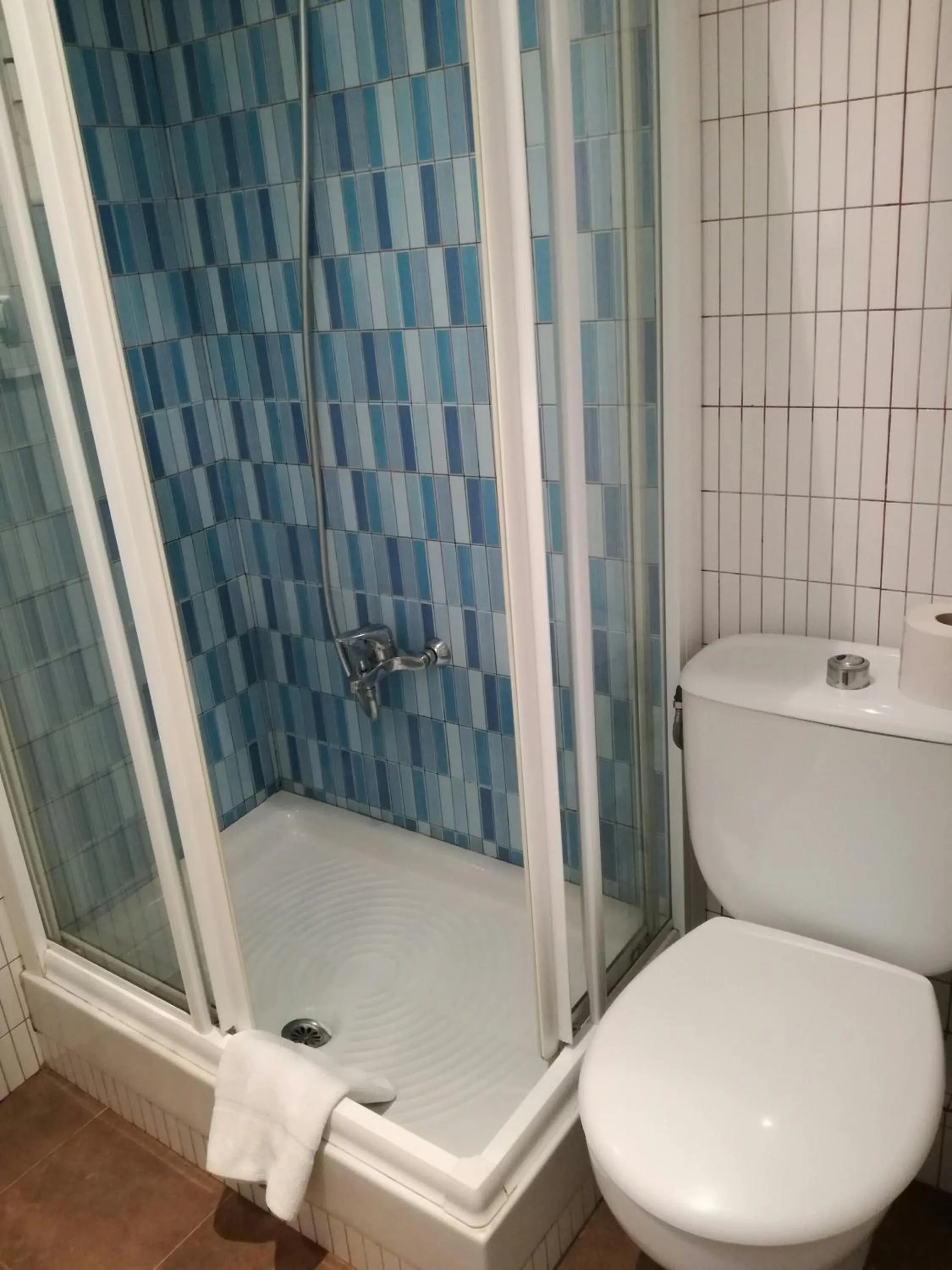 Bathroom in Hostal Lesseps