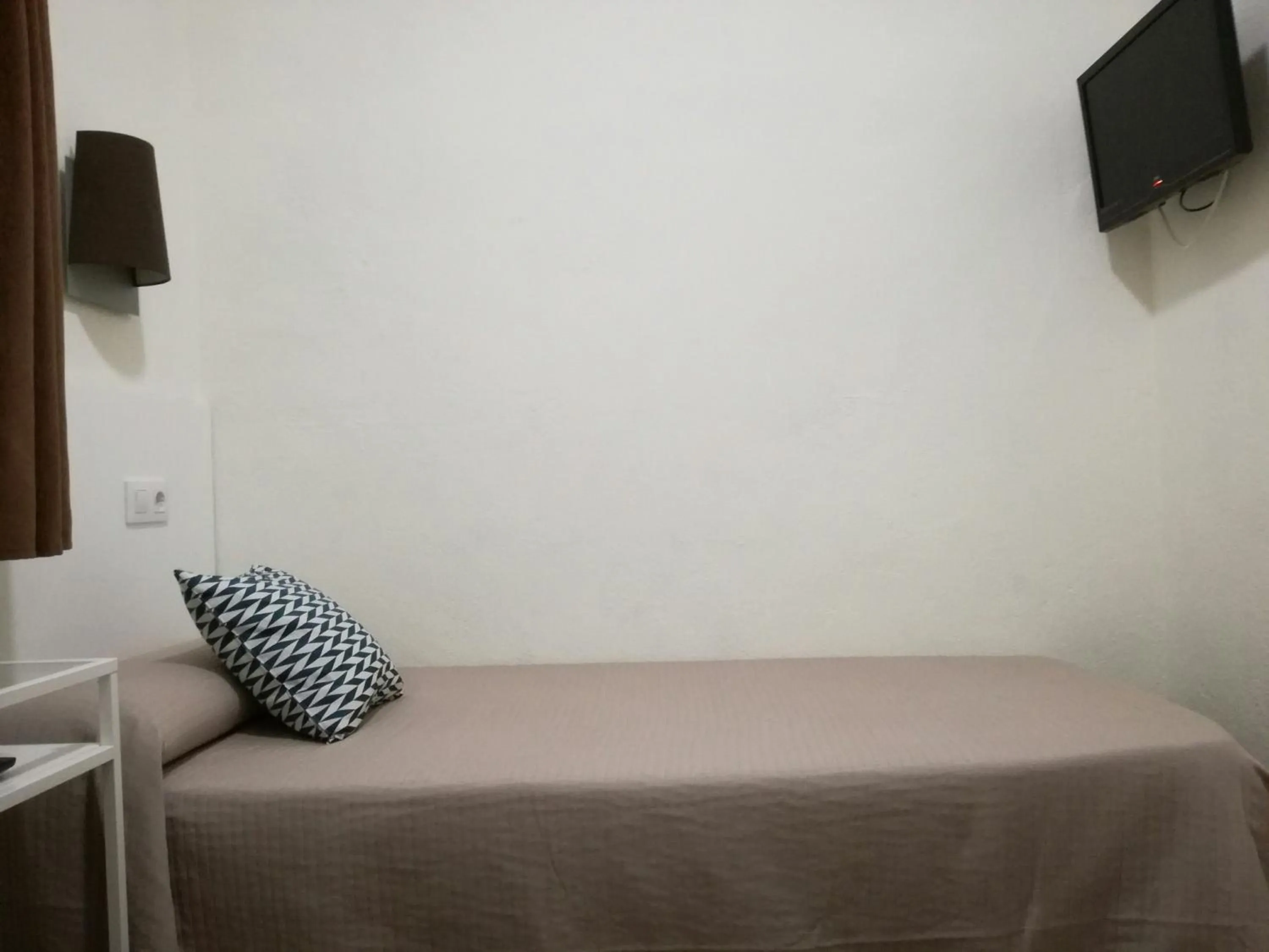 Photo of the whole room, Bed in Hostal Lesseps