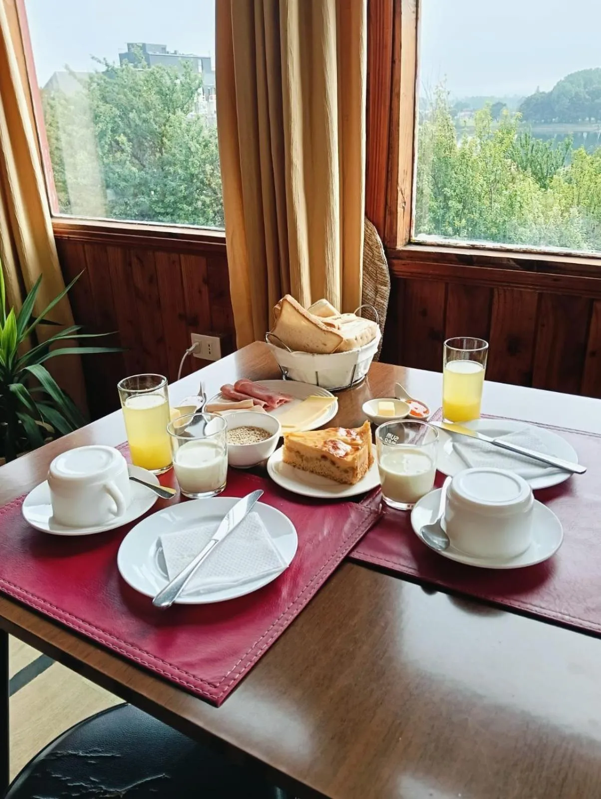 Breakfast in HOTEL CASAGRANDE con estacionamiento EXCLUSIVO y estamos a 50 MTS del Terminal de Buses
