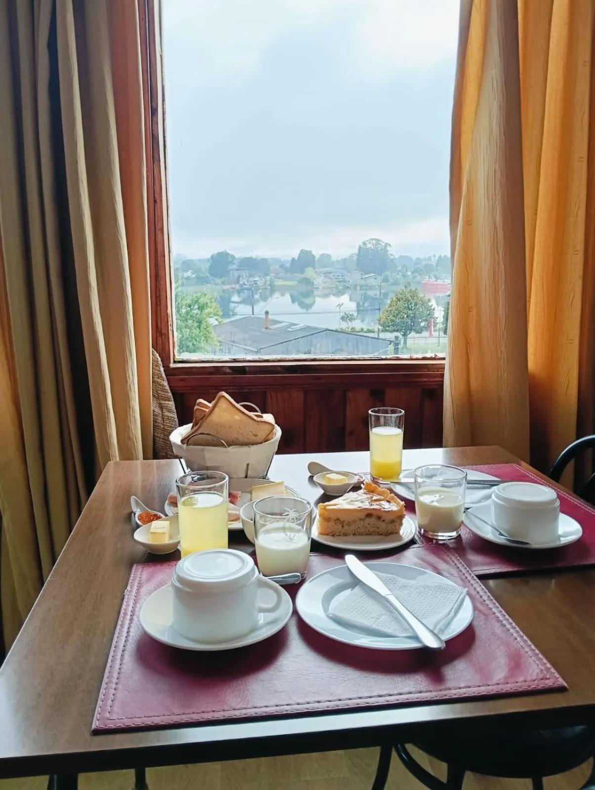 Breakfast in HOTEL CASAGRANDE con estacionamiento EXCLUSIVO y estamos a 50 MTS del Terminal de Buses