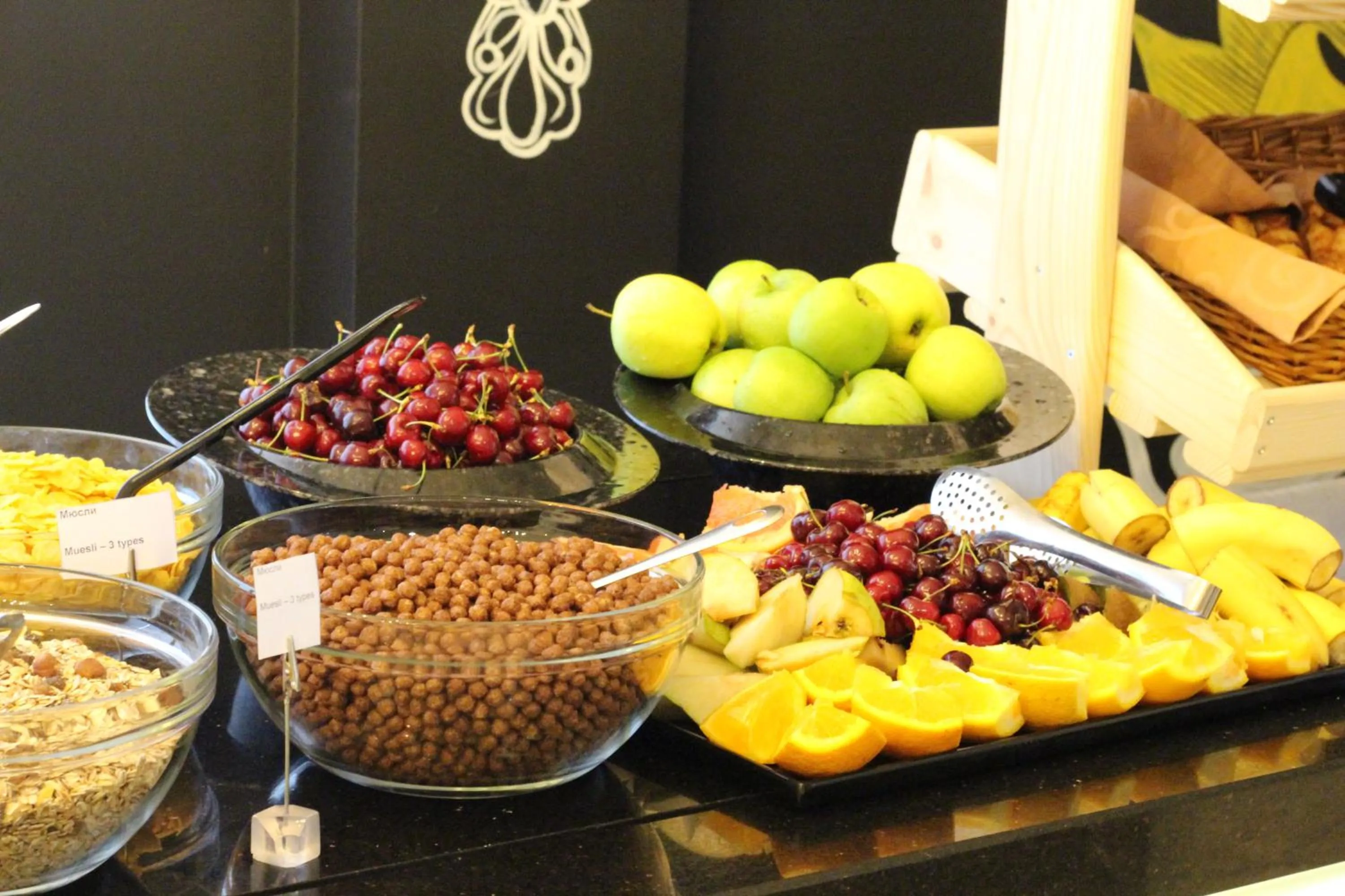 Breakfast in Aparthotel Marina Holiday Club - All Inclusive & Free Parking