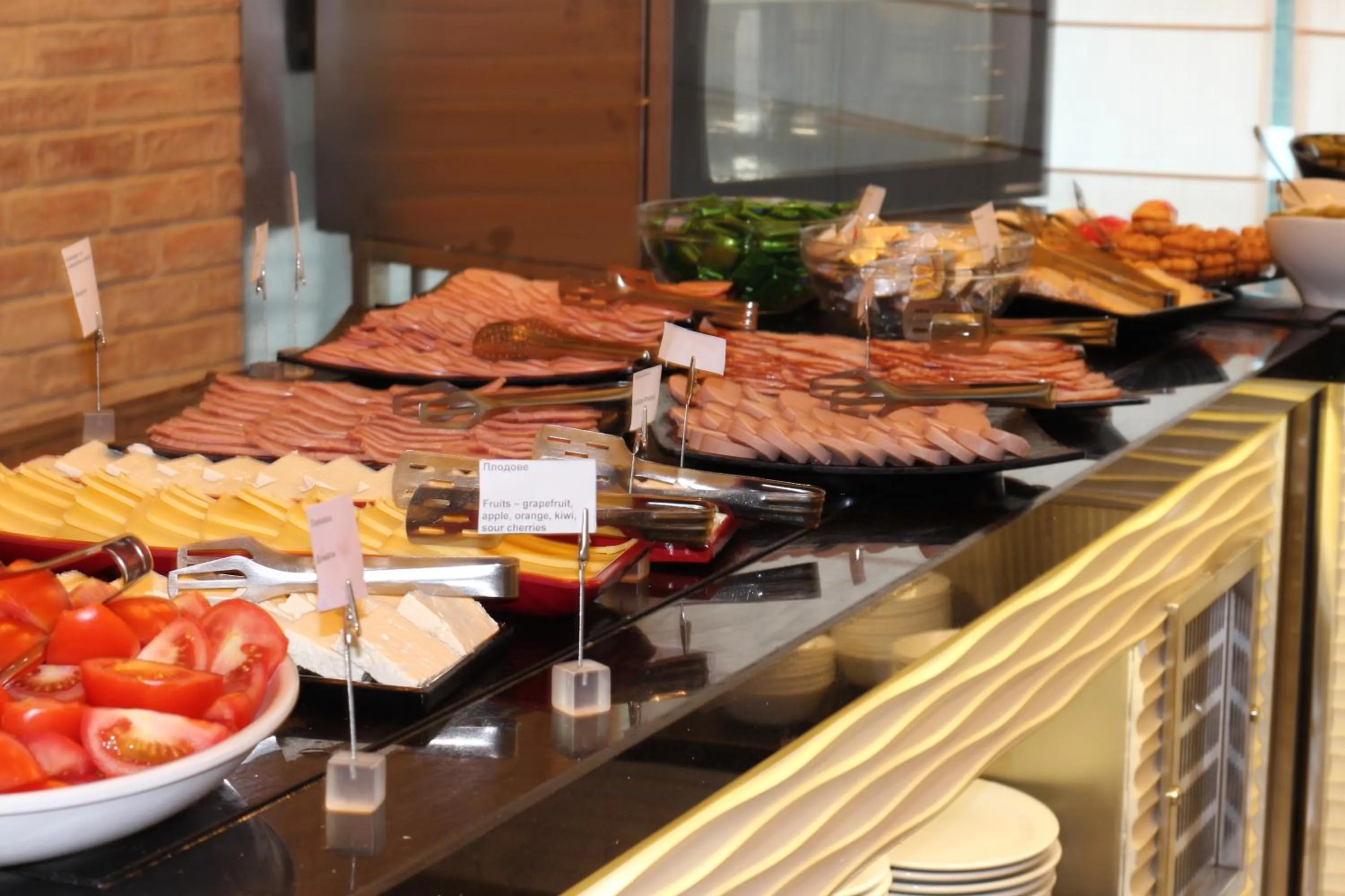 Breakfast in Aparthotel Marina Holiday Club - All Inclusive & Free Parking