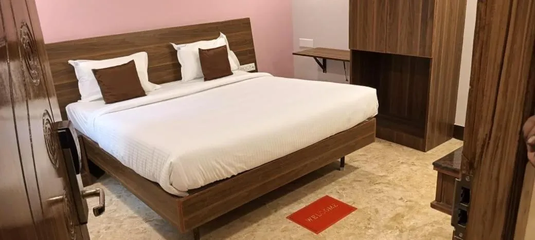 Bedroom, Bed in Mani's residency