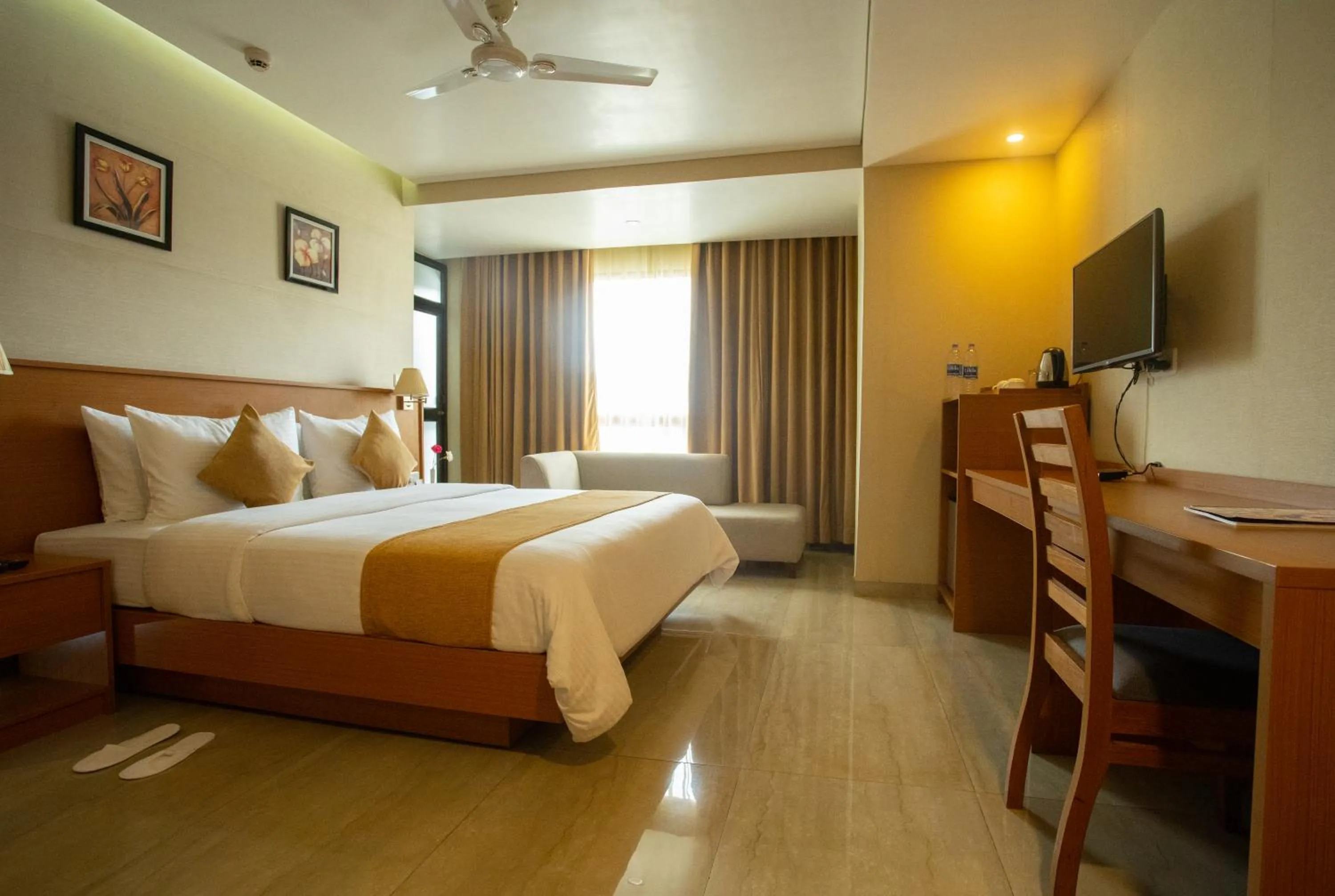 Photo of the whole room, Bed in Classic Grande,a Member of Radisson