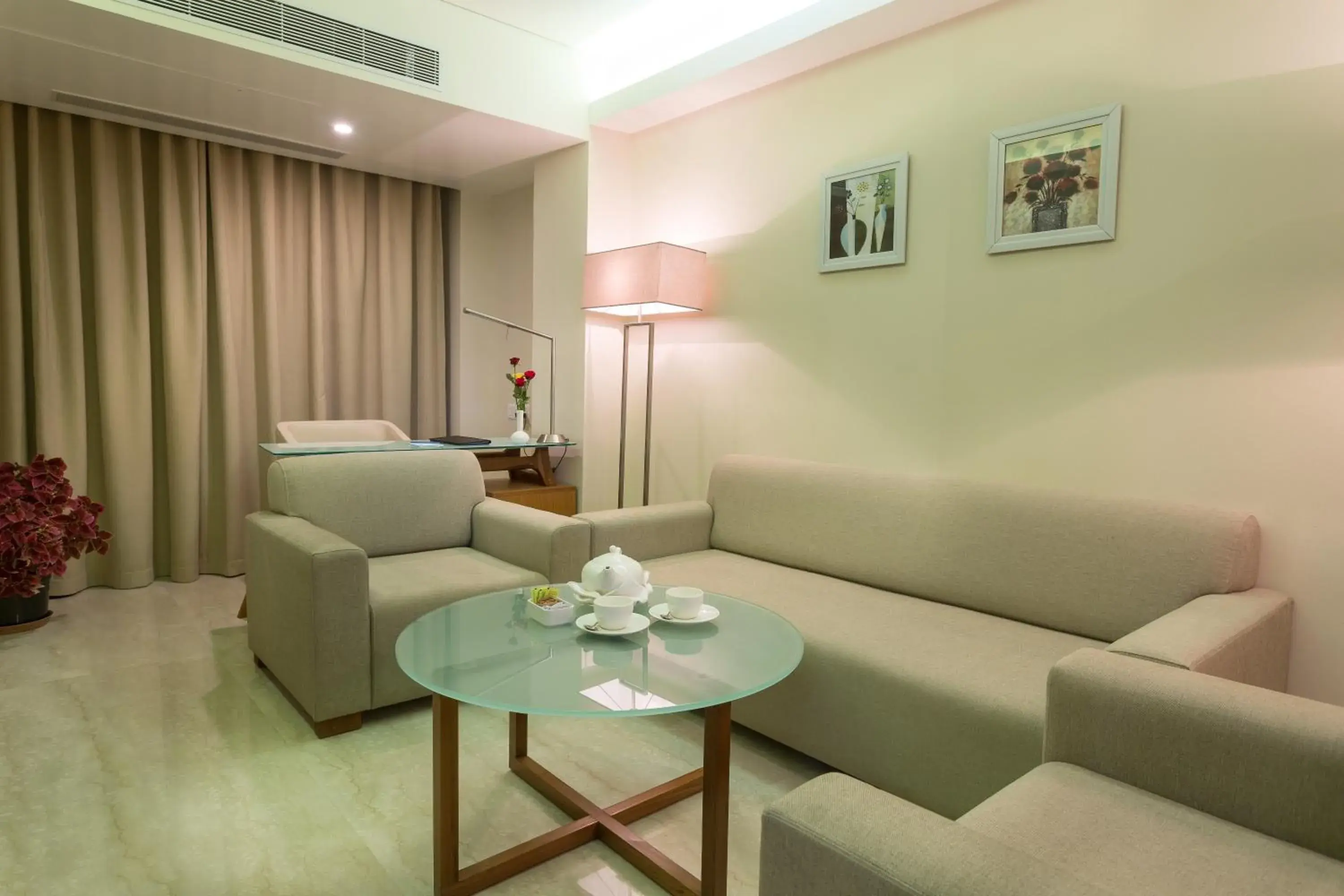 Seating area in Classic Grande,a Member of Radisson Seating area in Classic Grande,a Member of Radisson